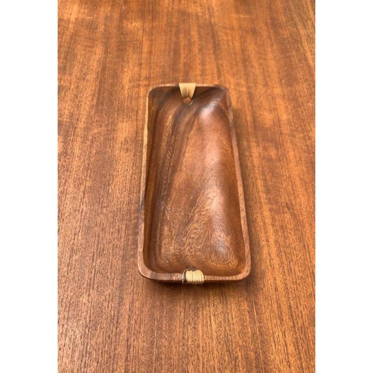 Ciotola in teak di metà secolo, anni '60, in ottime condizioni. Progettato dal 1960 al 1969.

Informazioni aggiuntive:
Materiali: Teak
Stile: Medioevo Moderno
Colore: Beige
Tipo di articolo: Vintage, Antico o Pre-owned
Dimensioni: 10,63ʺW × 4,33ʺD ×