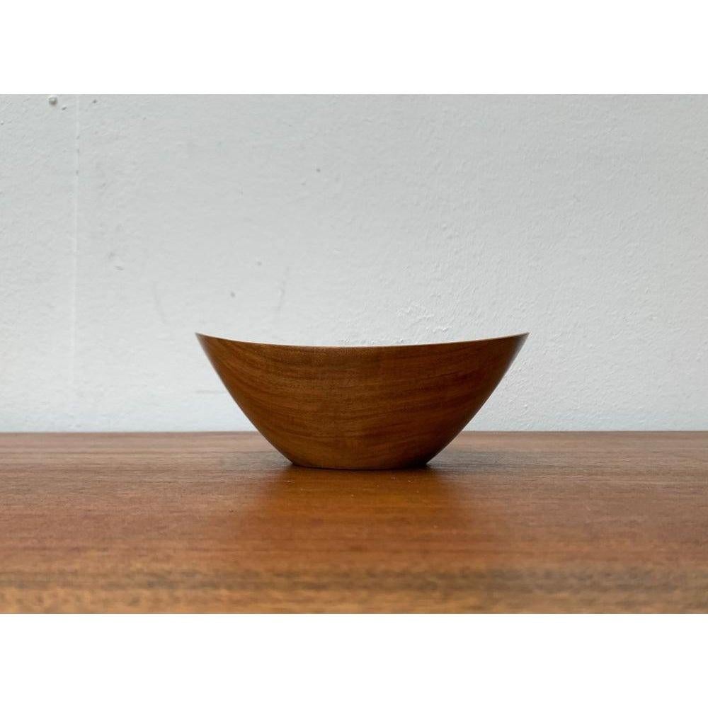 Ciotola in teak di metà secolo, anni '60, in ottime condizioni. Progettato dal 1960 al 1969.

Informazioni aggiuntive:
Materiali: Teak
Colore: marrone
Stili: Medioevo Moderno
Tipo di articolo: Vintage, Antico o Pre-owned
Dimensioni: 7,09ʺW × 6,3ʺD ×