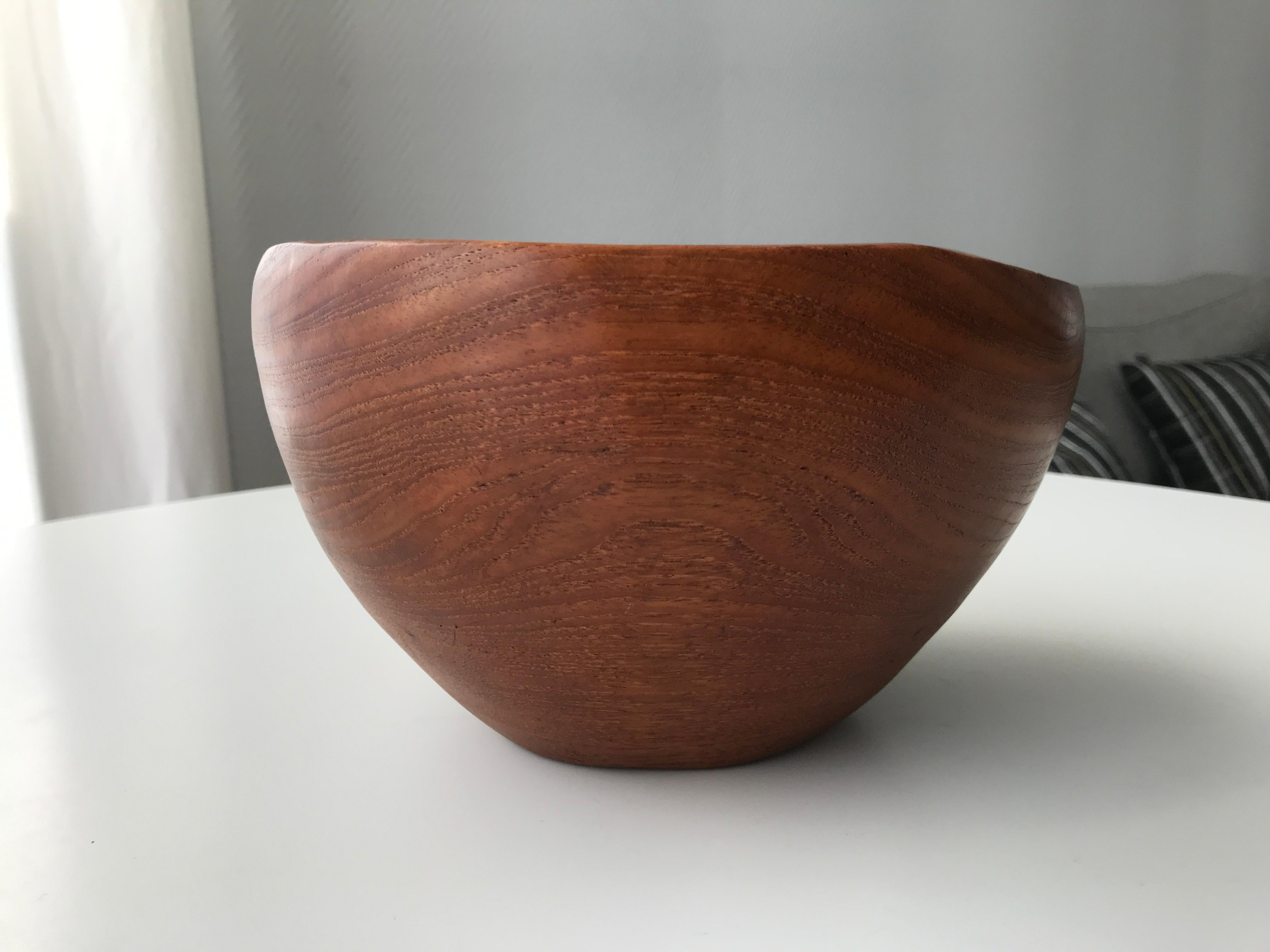 Mid-century Teak Bowl Danish Mid-Century Design In Good Condition In Copenhagen, DK