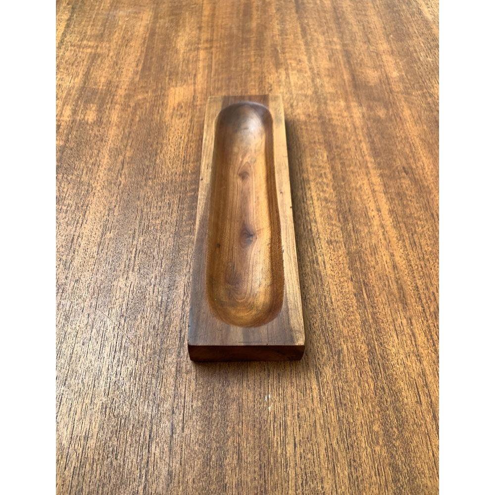 Ciotola in teak di metà secolo, in ottime condizioni. Progettato dal 1960 al 1969.

Informazioni aggiuntive:
Materiali: Teak
Stile: Medioevo Moderno
Colore: marrone
Tipo di articolo: Vintage, Antico o Pre-owned
Dimensioni: 9,45ʺW × 2,76ʺD ×