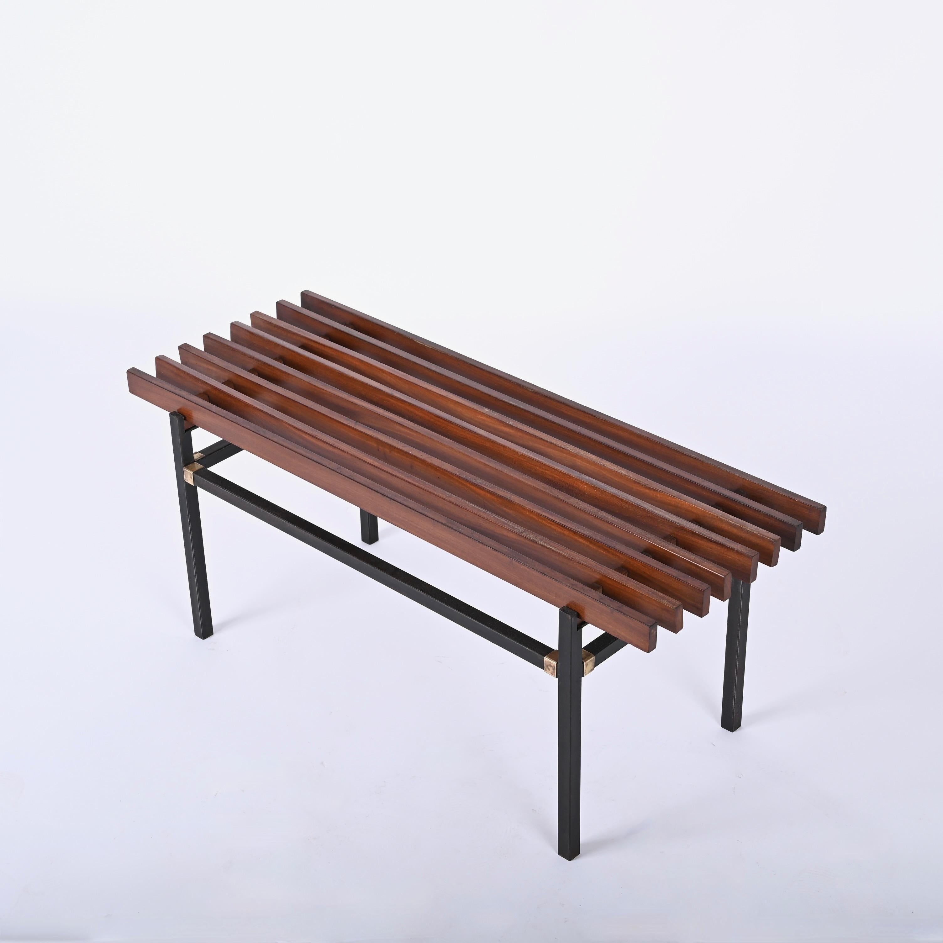 Wonderful Mid-Century bench in teak produce in Italy during the 1960s. 

This bench is fantastic because of its structure, it features a black enameled metal structure with stunning brass finishes. The seating is composed by eight teak pieces with