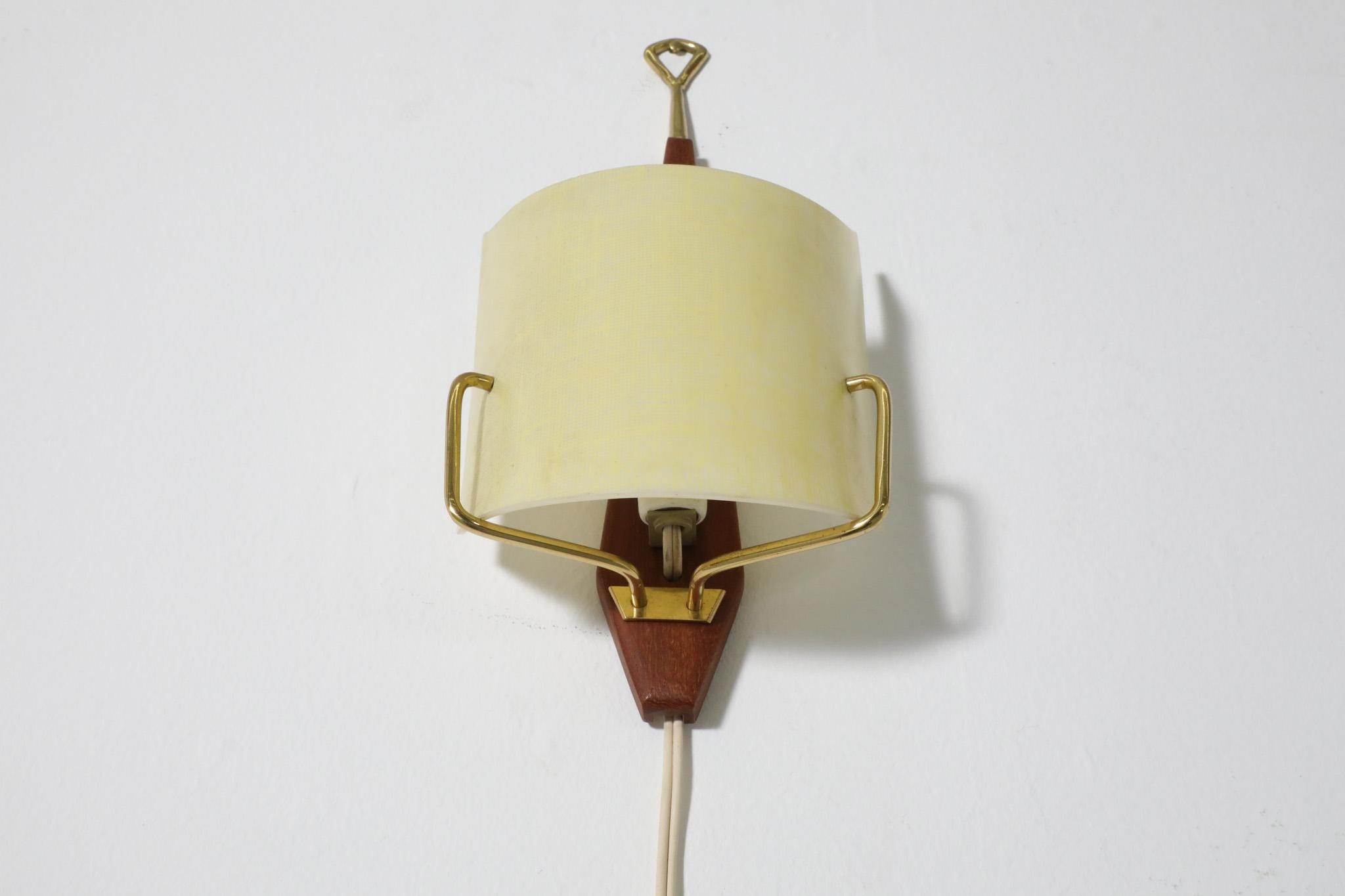 Mid-Century Teak & Brass Wall Sconce with Yellow Linen Printed Plexi Shade For Sale 3