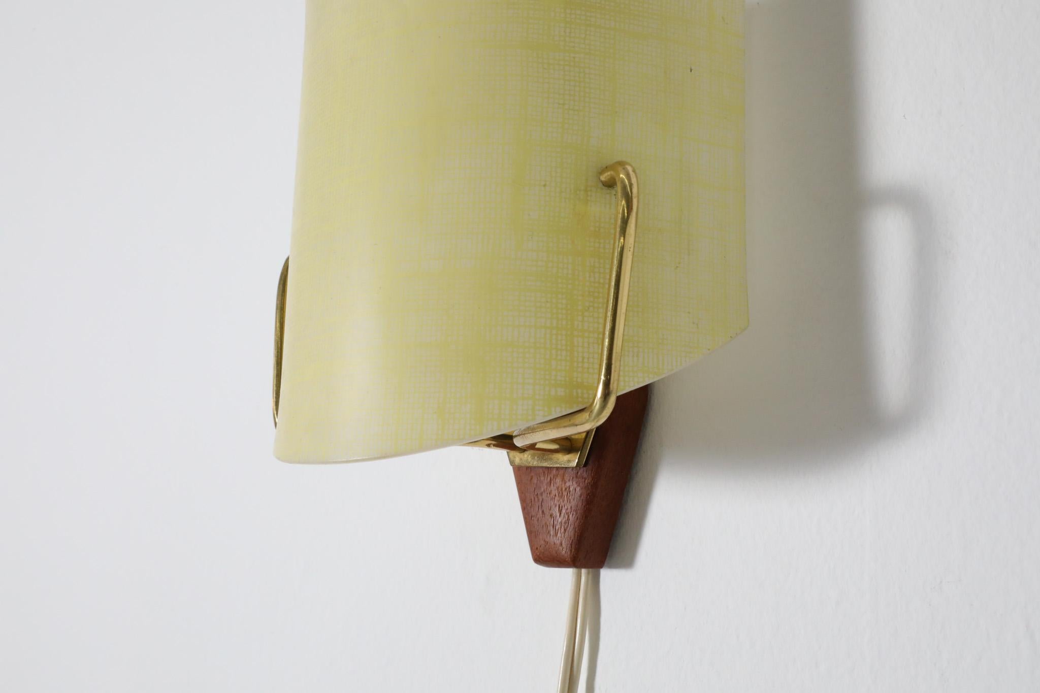 Mid-Century Teak & Brass Wall Sconce with Yellow Linen Printed Plexi Shade For Sale 6