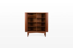 Teakholzschrank aus der Jahrhundertmitte von Bernhard Pedersen & Søn, Tambourtüren