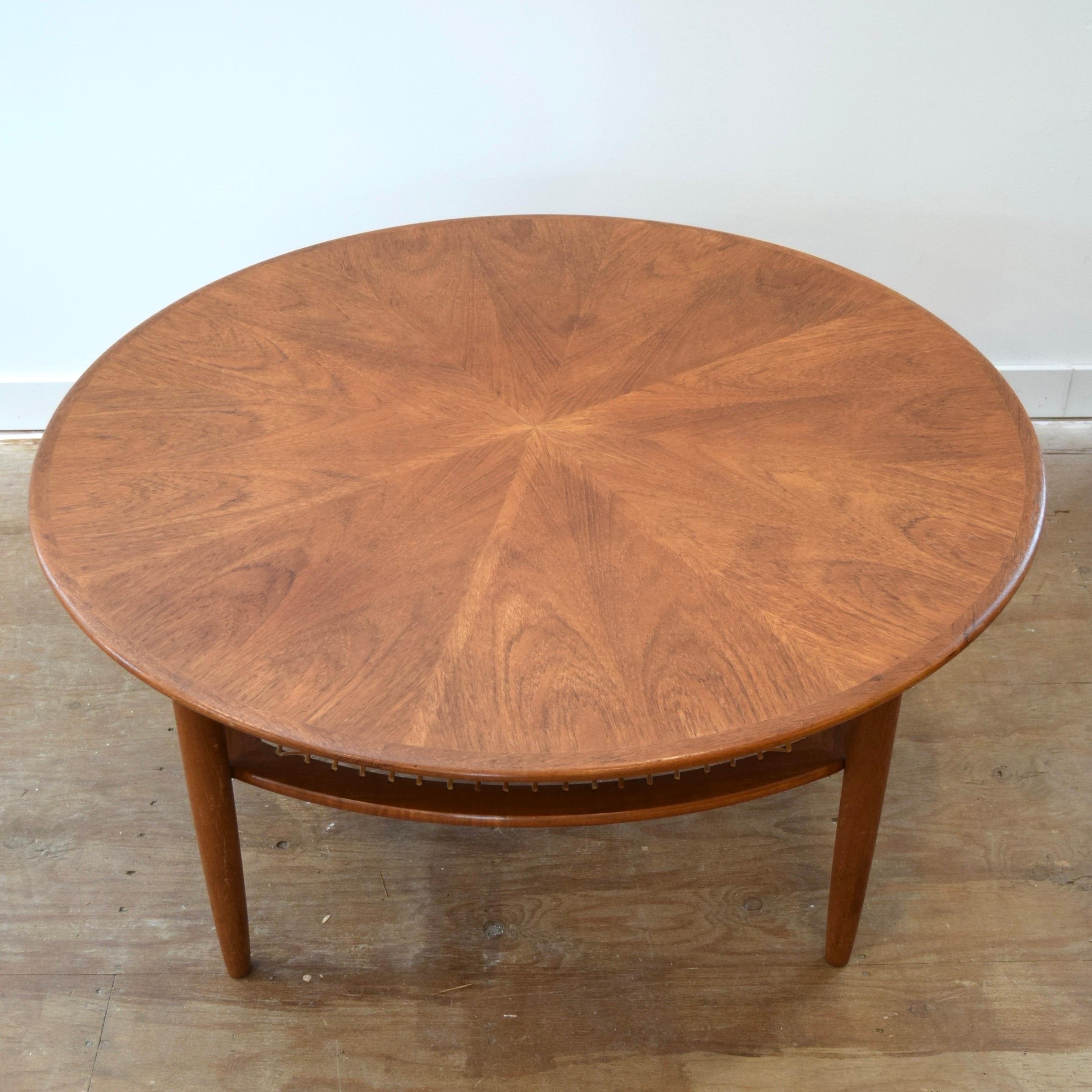 Mid Century Teak & Cane Coffee Table In Good Condition For Sale In Puslinch, ON