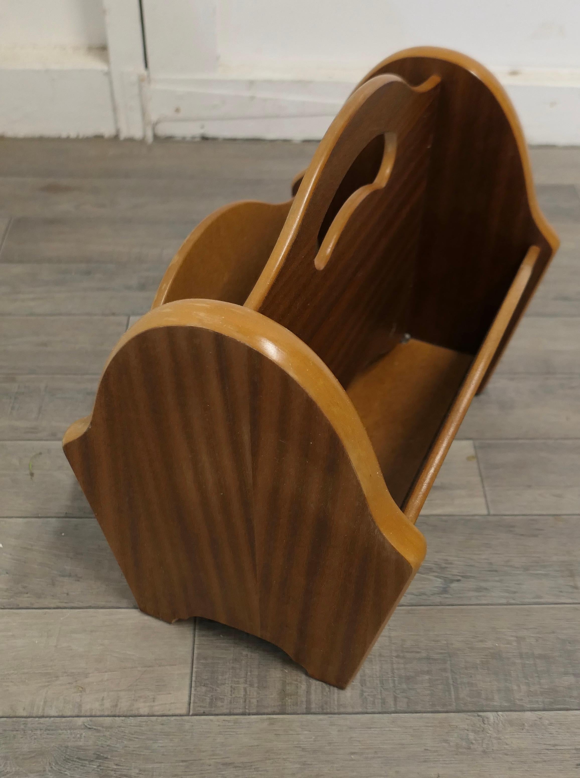 Midcentury Teak Canterbury or Magazine Rack, This Is a Pretty Little Piece In Good Condition For Sale In Chillerton, Isle of Wight