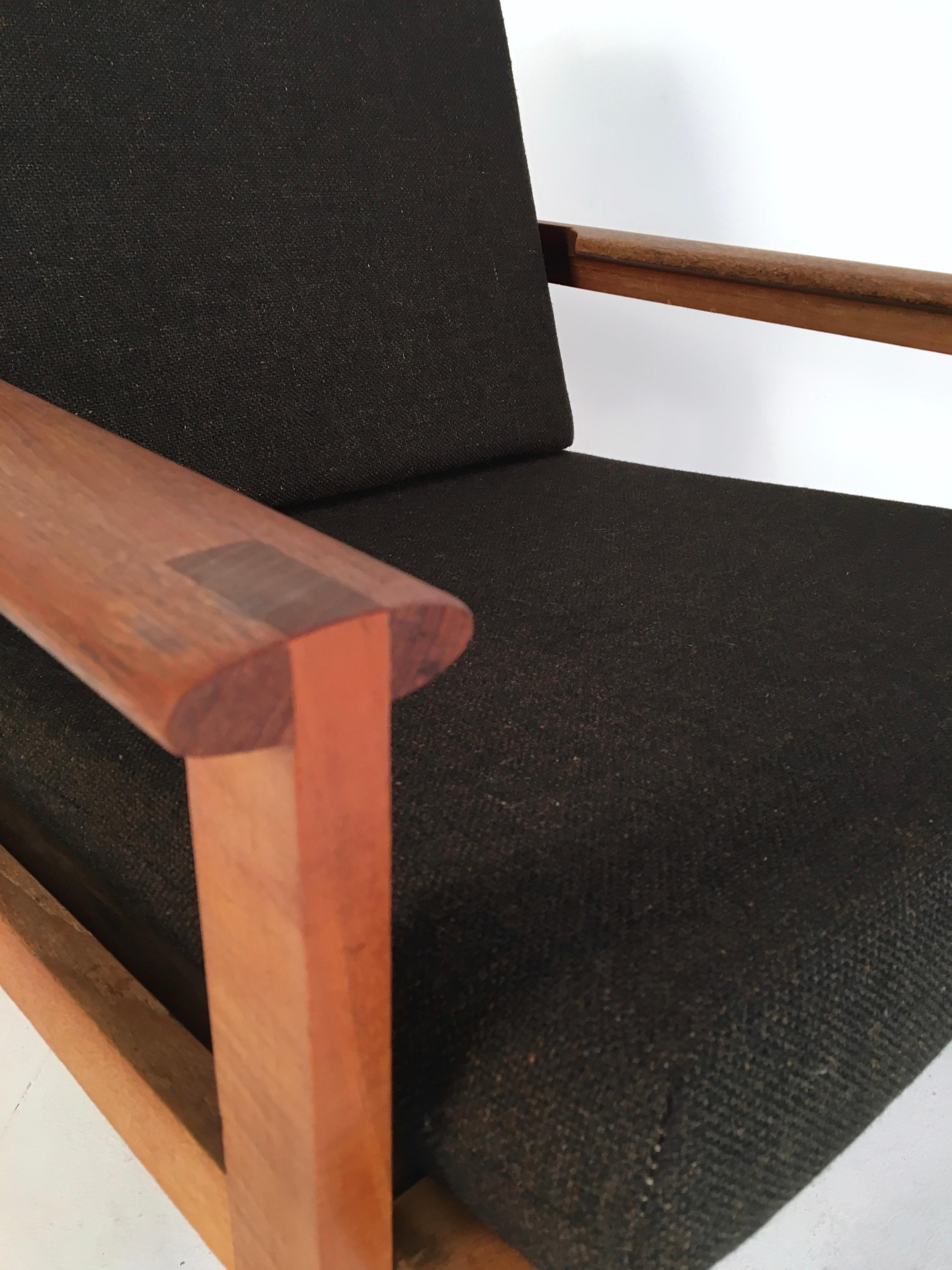 Solid teak lounge chair designed by Illum Wikkelso and produced by N. Eilersen, Denmark, in the 1960's. Upholstered in dark brown tweed.

Good condition for year with superficial scuffs to the frame. The upholstery is immaculate.

Dimensions