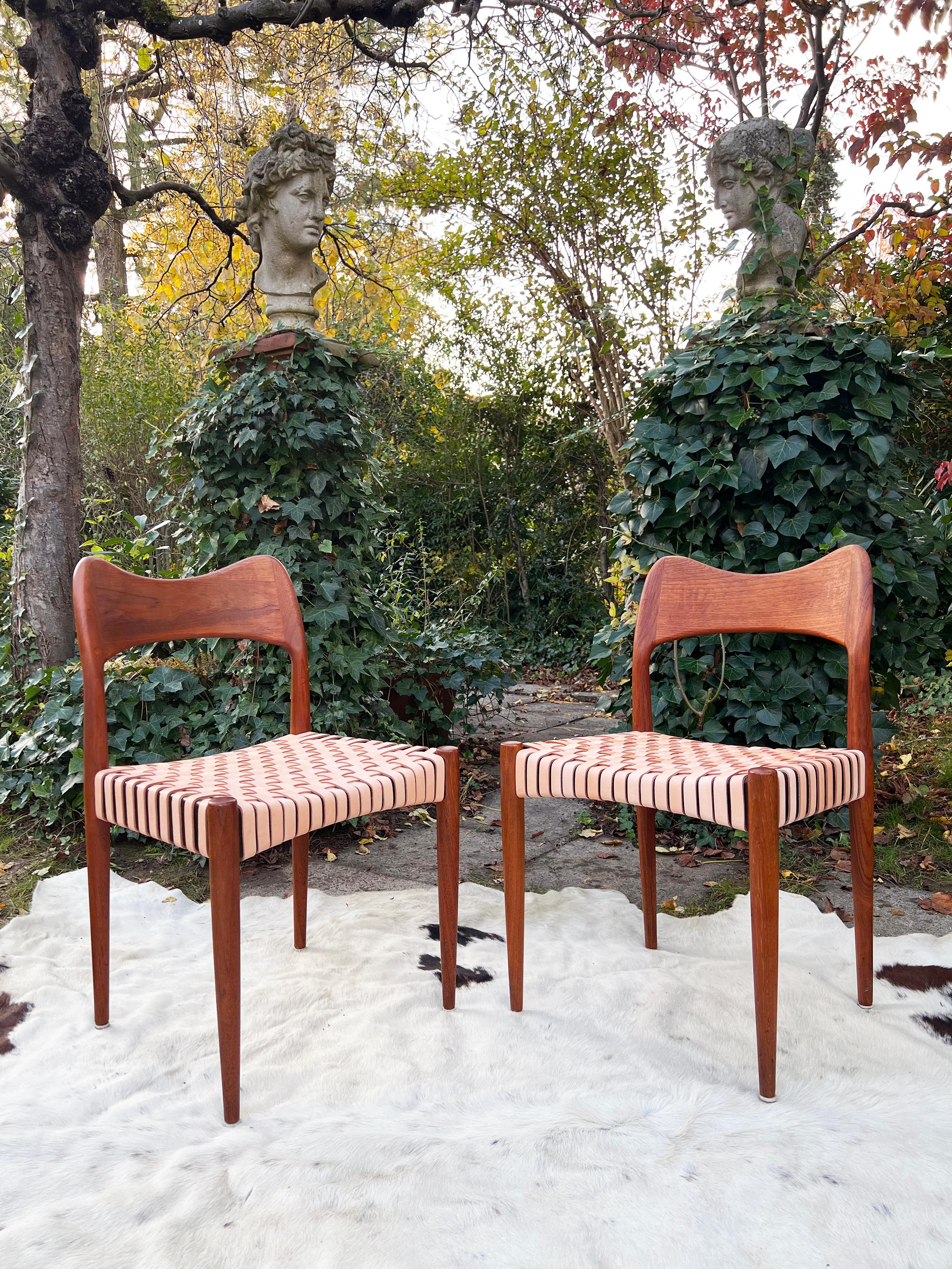 Stunning Vintage Mid Century Teak Chairs by Arne Hovmand Olsen for Mogens Kold, 1960s--Set of 4

These chairs have been completely refurbished, polished and new leather seats have been woven for them. They shine from all angles and they are a
