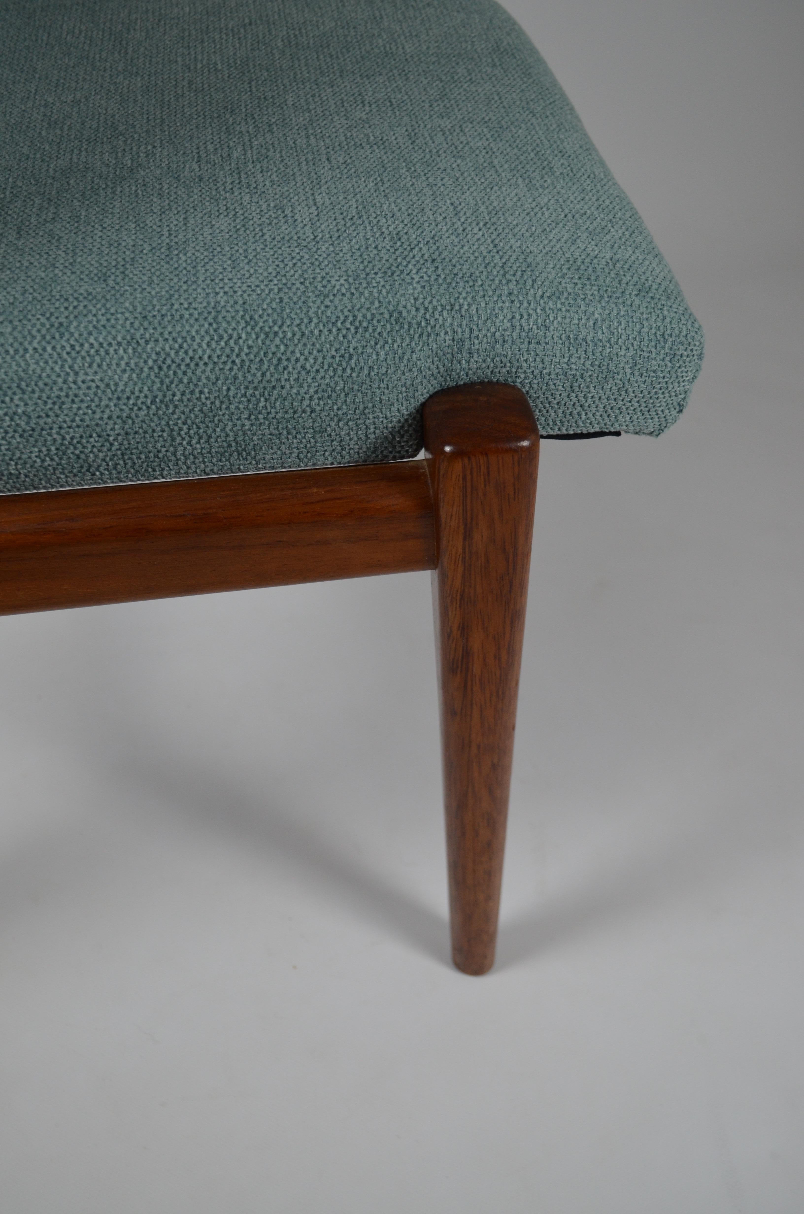 Set di 4 sedie in teak di metà secolo in vendita 8
