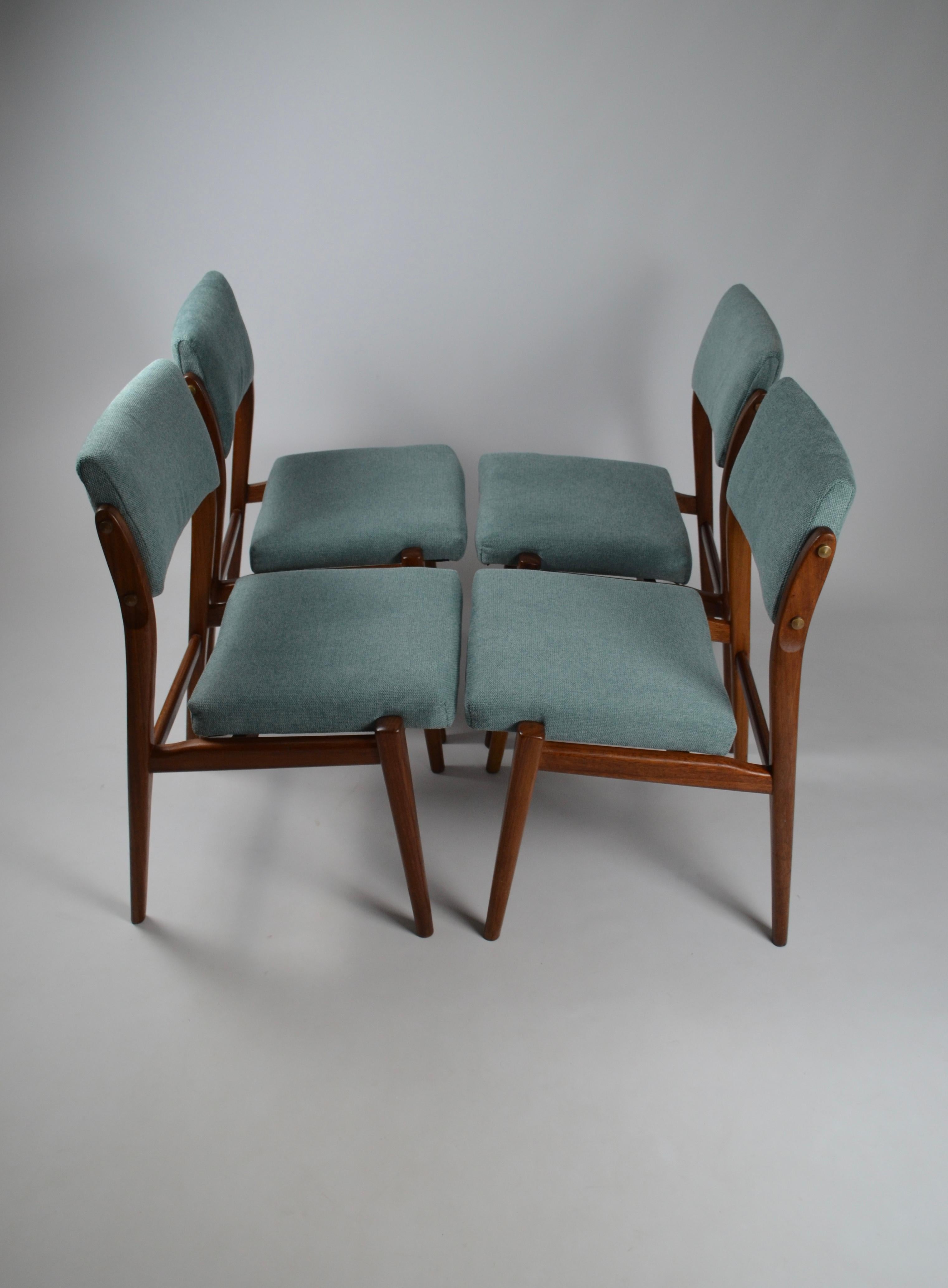 Mid-Century moderno Set di 4 sedie in teak di metà secolo in vendita