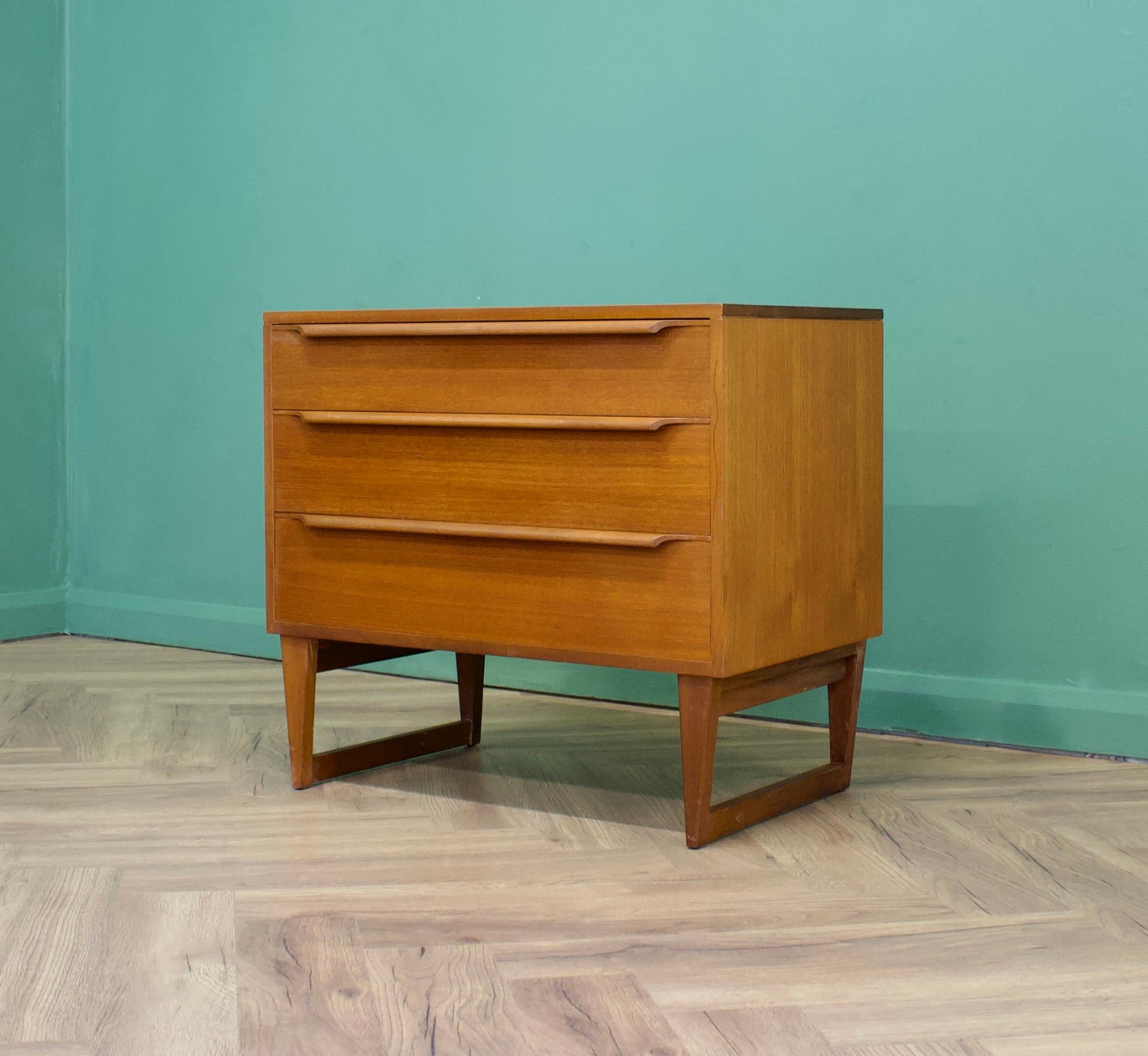 - Midcentury chest of drawers
- Manufactured in UK
- Made from teak and teak veneer.