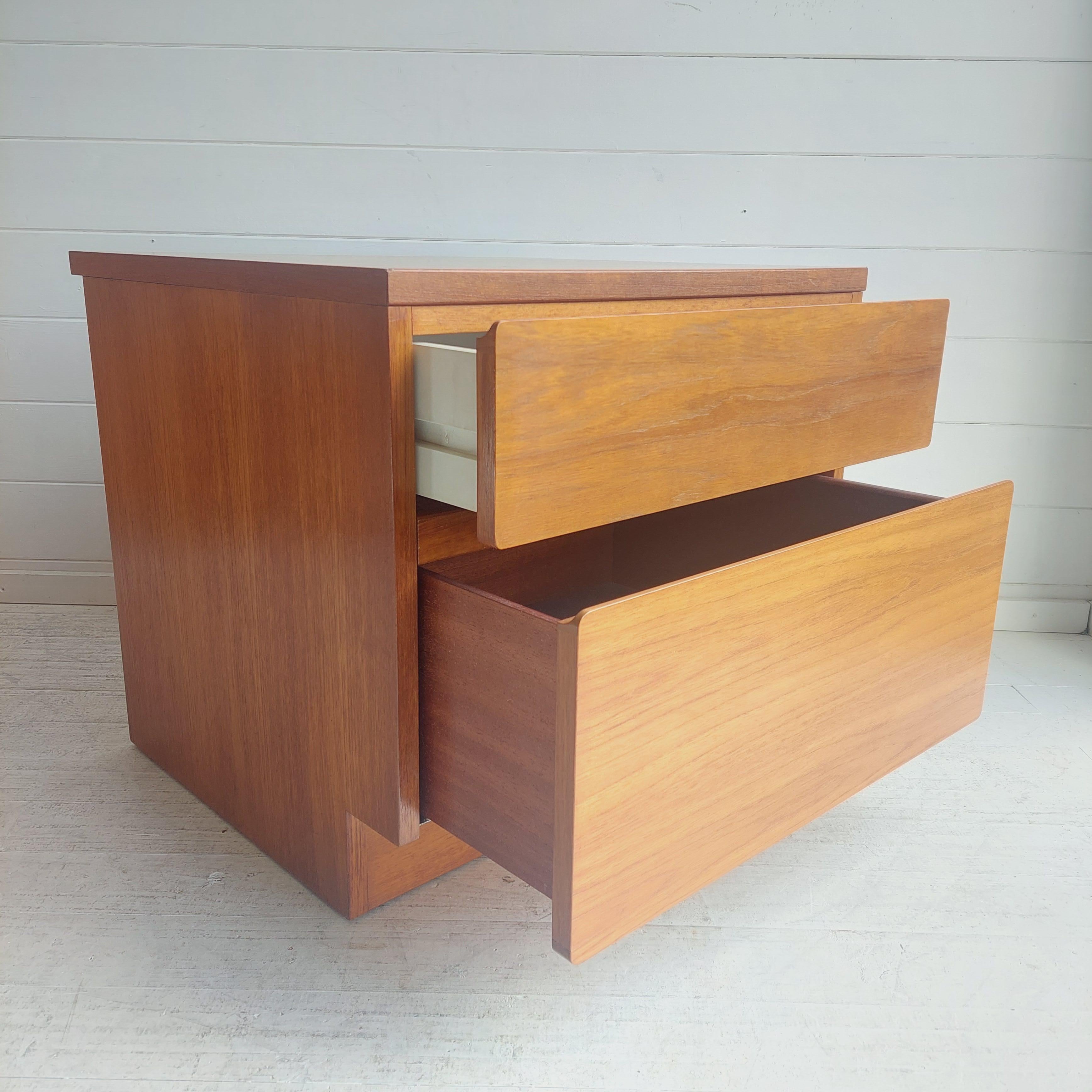 Mid century teak chest of drawers bedside table by Beaver & Tapley, 1970s 4