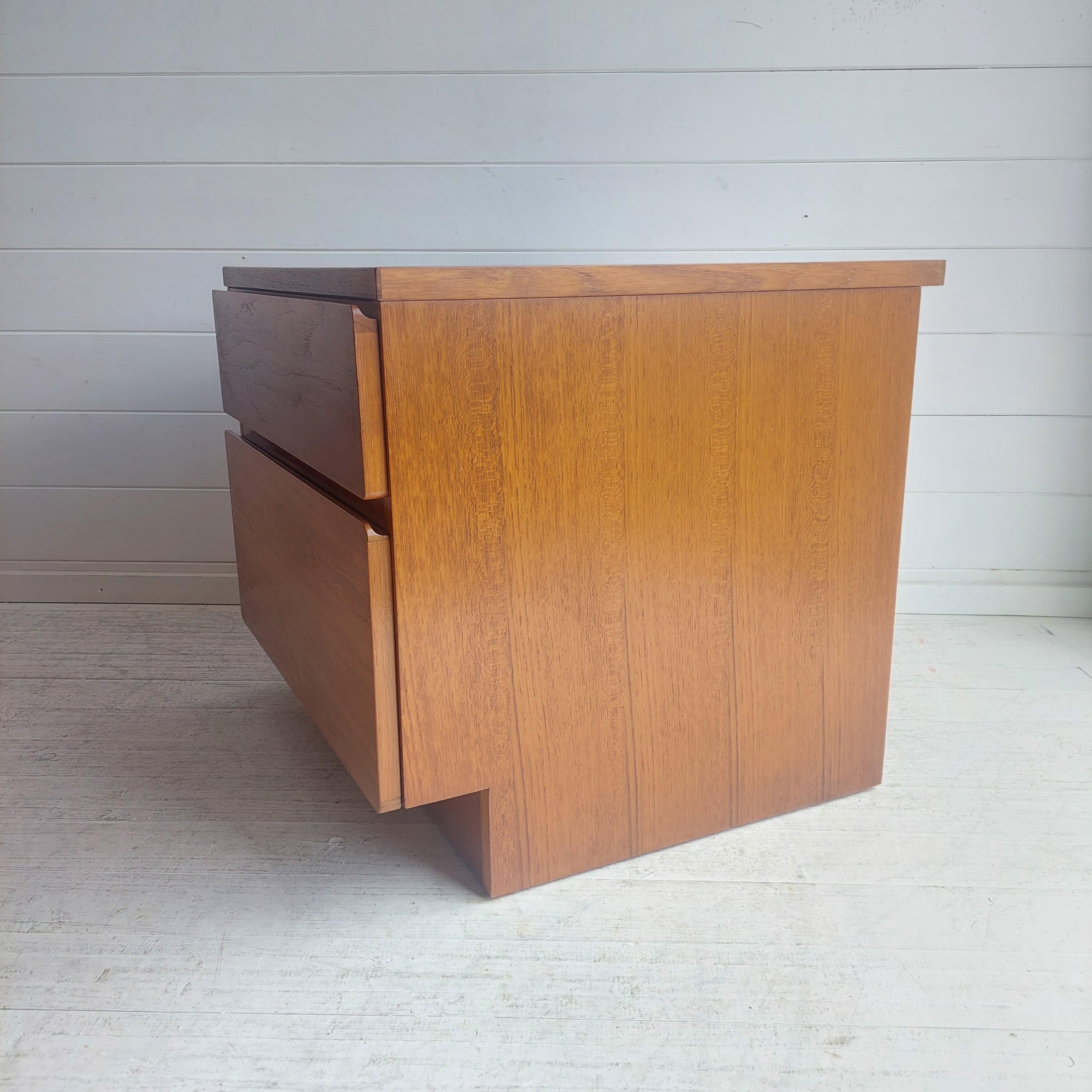 Mid century teak chest of drawers bedside table by Beaver & Tapley, 1970s 2
