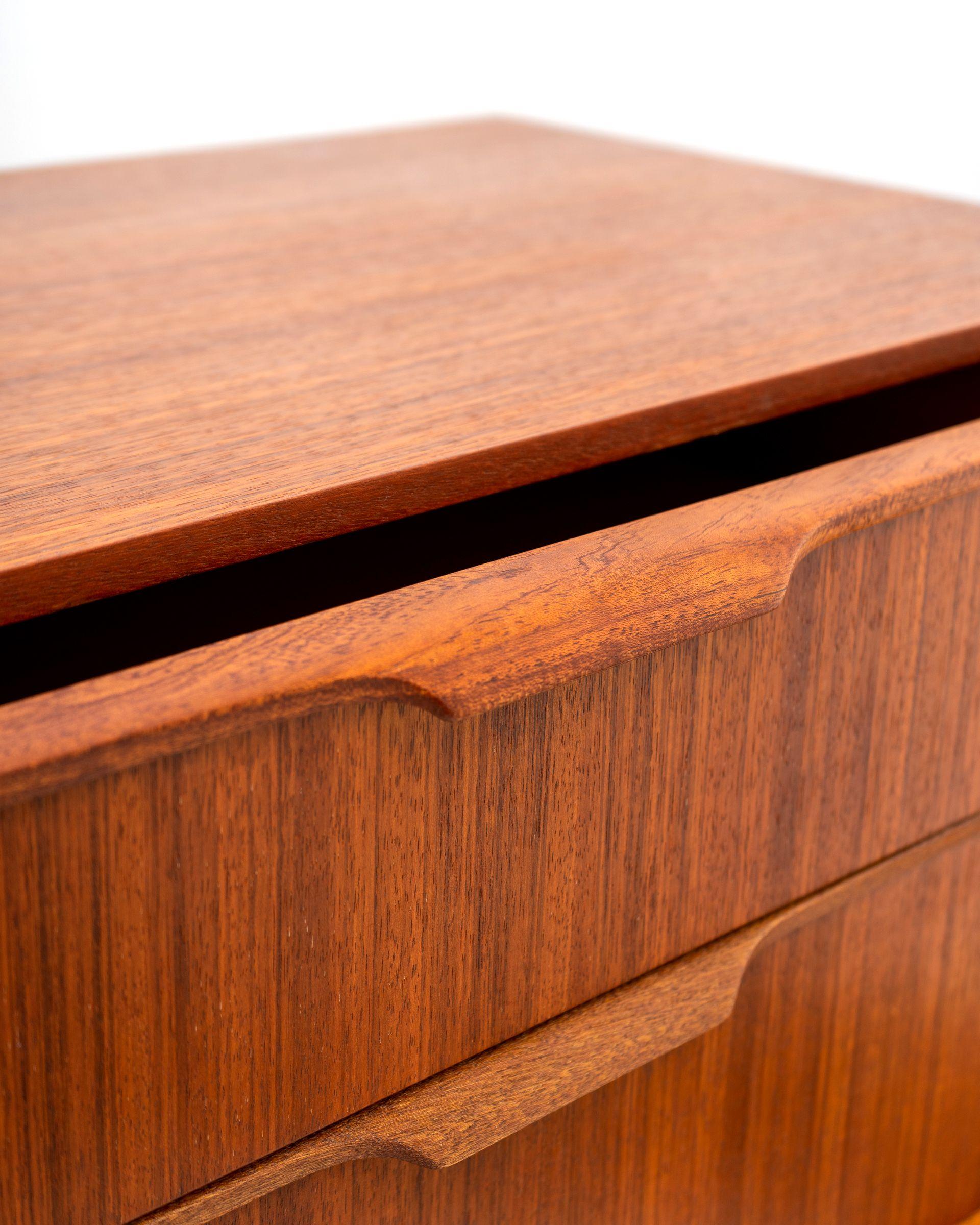 Mid-Century Teak Chest of Drawers by Frank Guille for Austinsuite, circa 1960 In Good Condition In CANGAS, ES