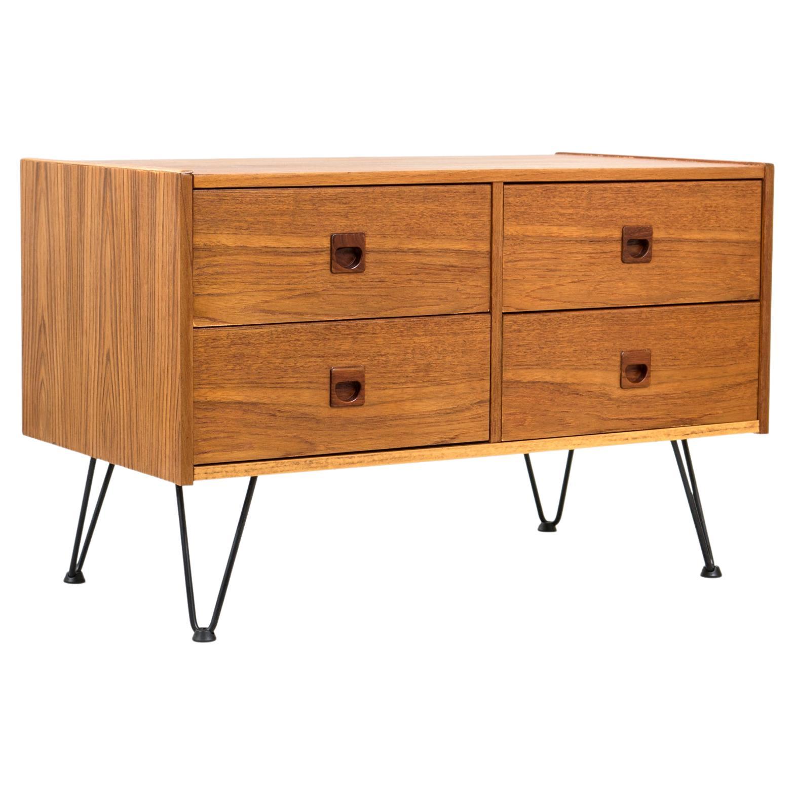 Mid-Century-Kommode aus Teakholz, Dänemark, um 1960