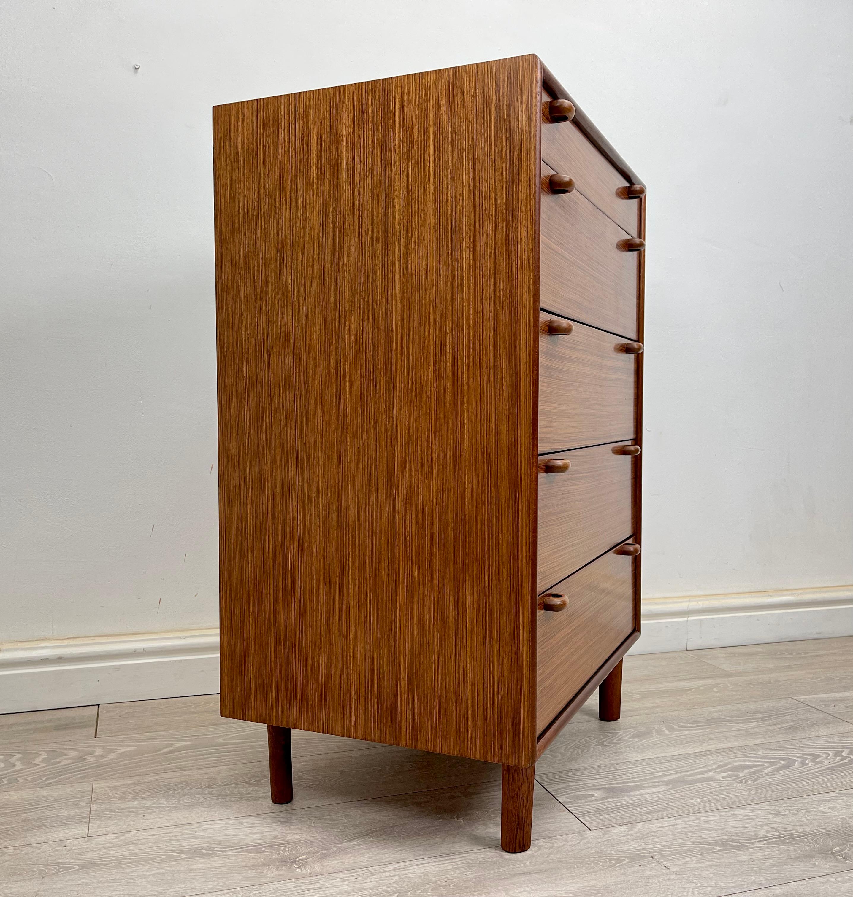 Midcentury Teak Chest of Drawers In Excellent Condition In Hull, GB