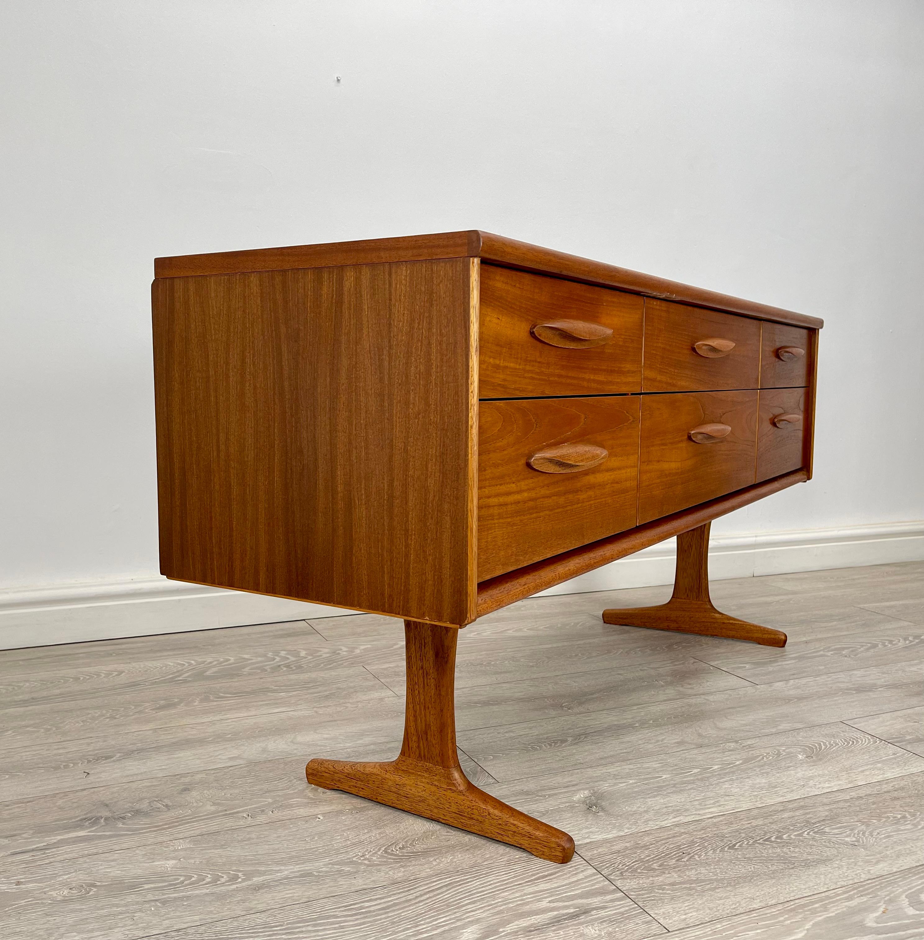 Mid Century Teak Chest Of Drawers  For Sale 1
