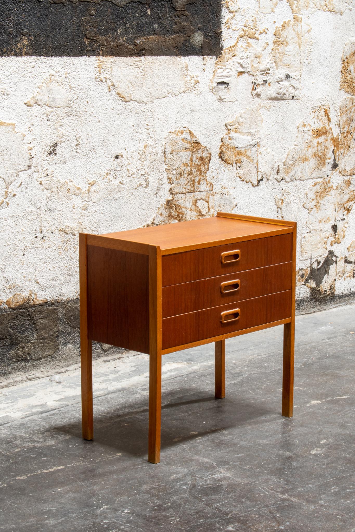 Perfectly mid-century little chest of drawers from Sweden. Made of teak and featuring organic-shaped drawer pulls, this small piece would work wonderfully as a nightstand or side table with storage.