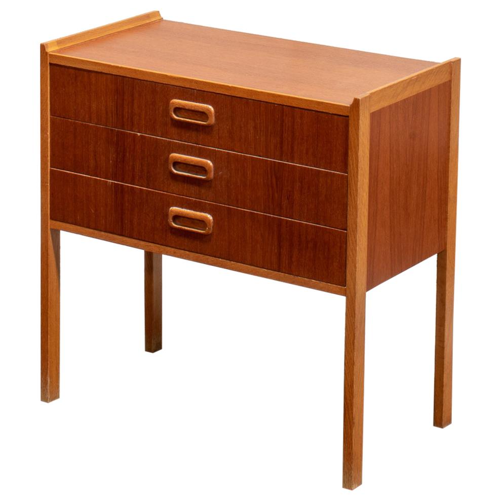 Mid-Century Teak Chest of Drawers or Nightstand For Sale