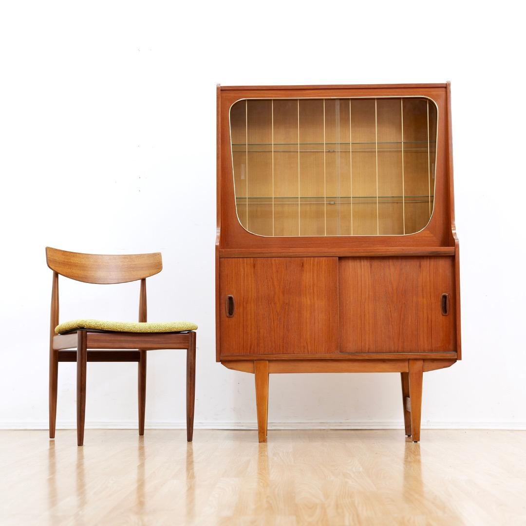 Mid Century Teak China Display Cabinet in vendita 4