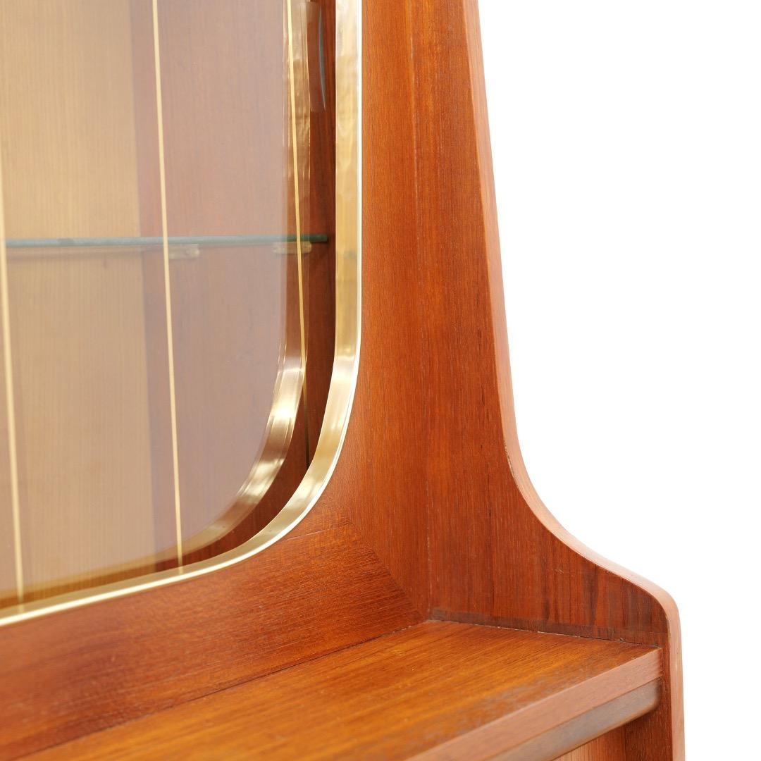 Mid Century Teak China Display Cabinet in vendita 1