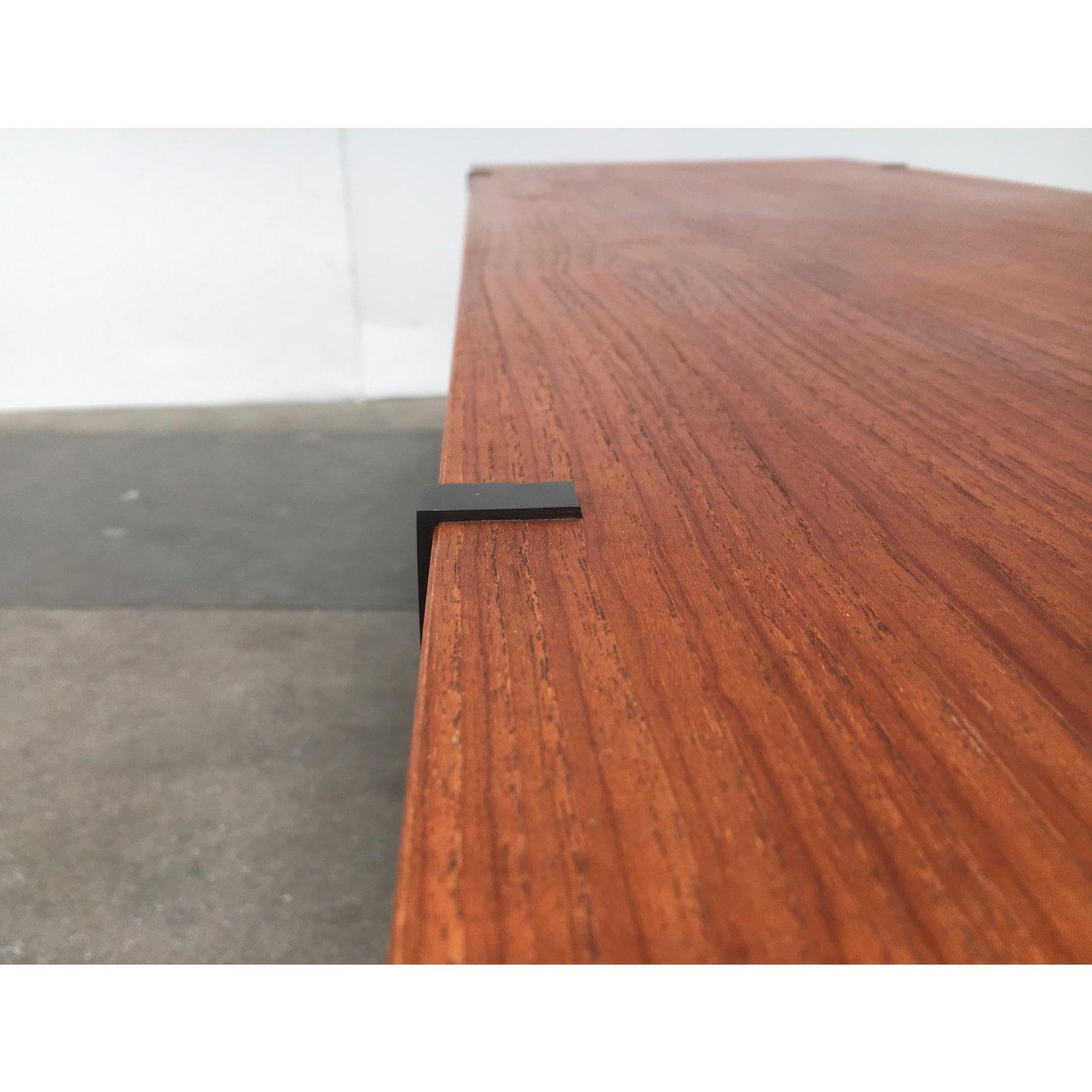 Table basse en teck du milieu du siècle, années 1960 en vente 2