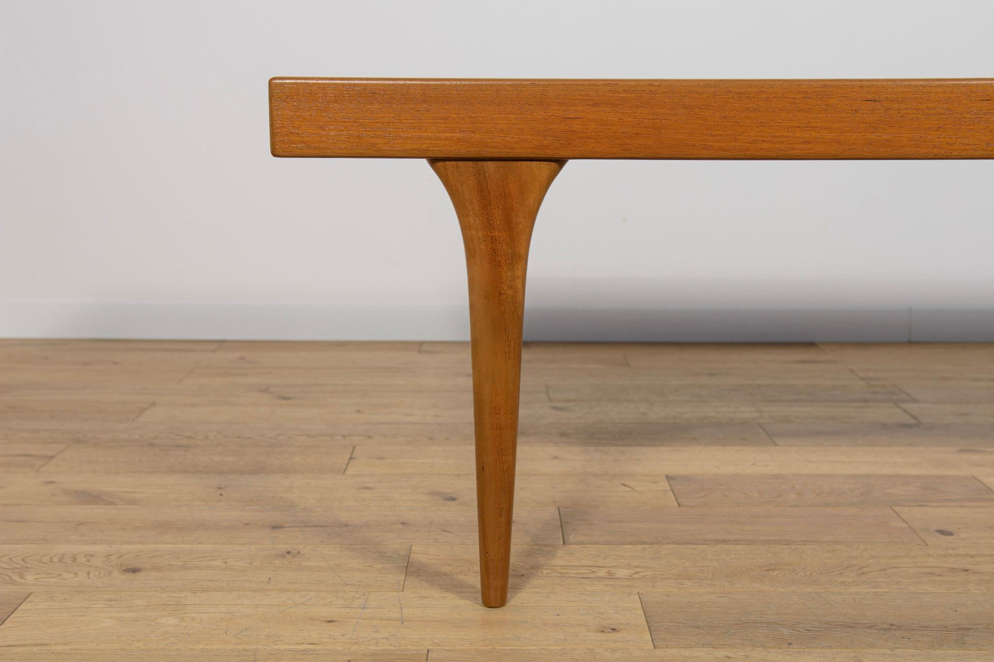 Mesa baja de teca de mediados de siglo de Johannes Andersen para CFC Silkeborg, Dinamarca. en venta 2