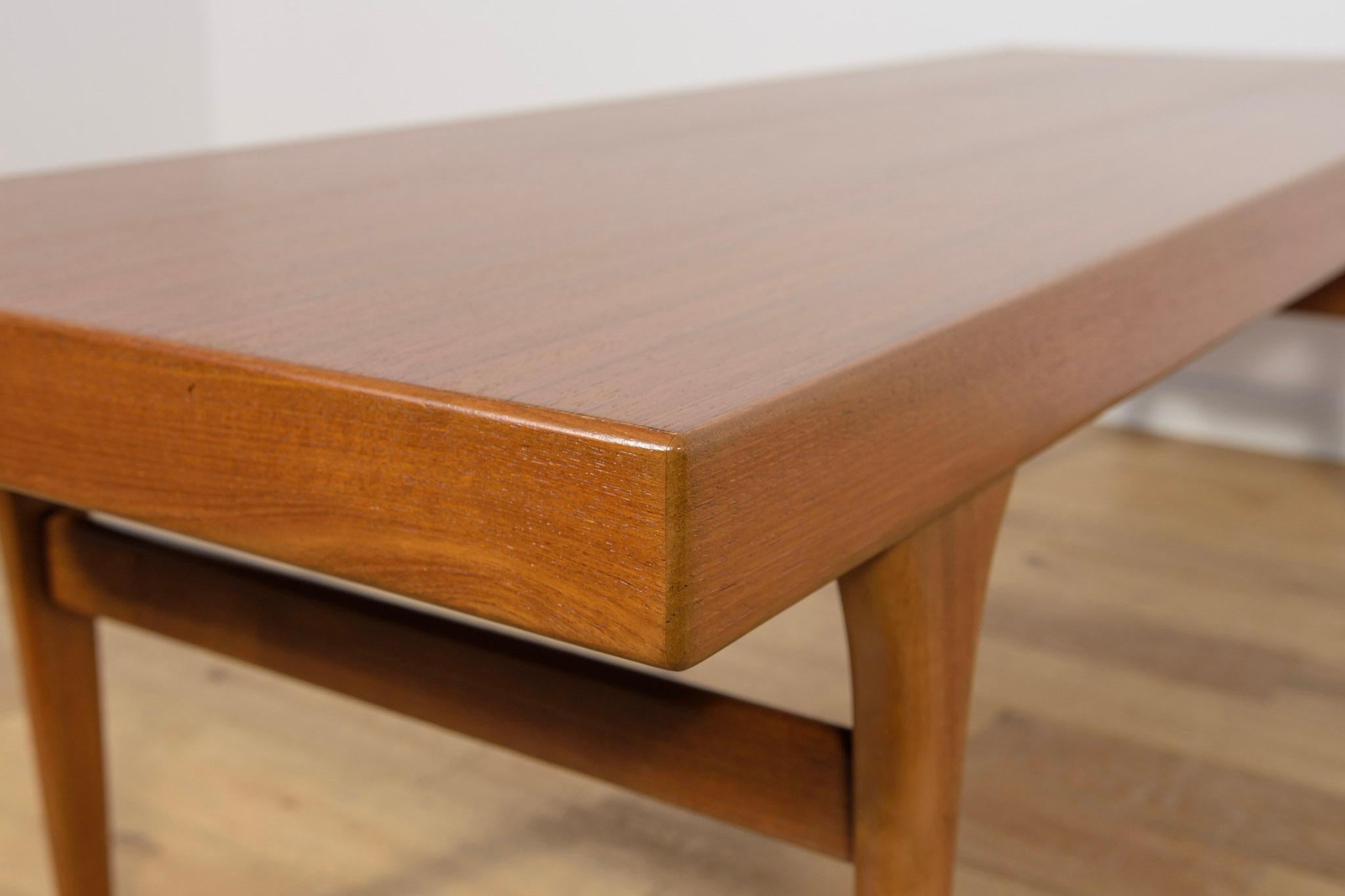Mesa baja de teca de mediados de siglo de Johannes Andersen para CFC Silkeborg, Dinamarca. en venta 3
