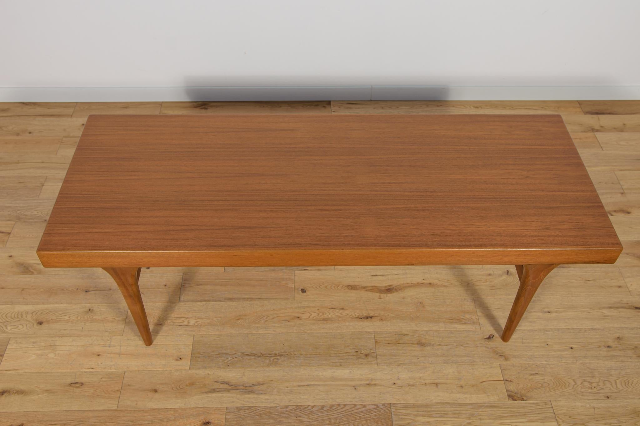 Mesa baja de teca de mediados de siglo de Johannes Andersen para CFC Silkeborg, Dinamarca. Danés en venta