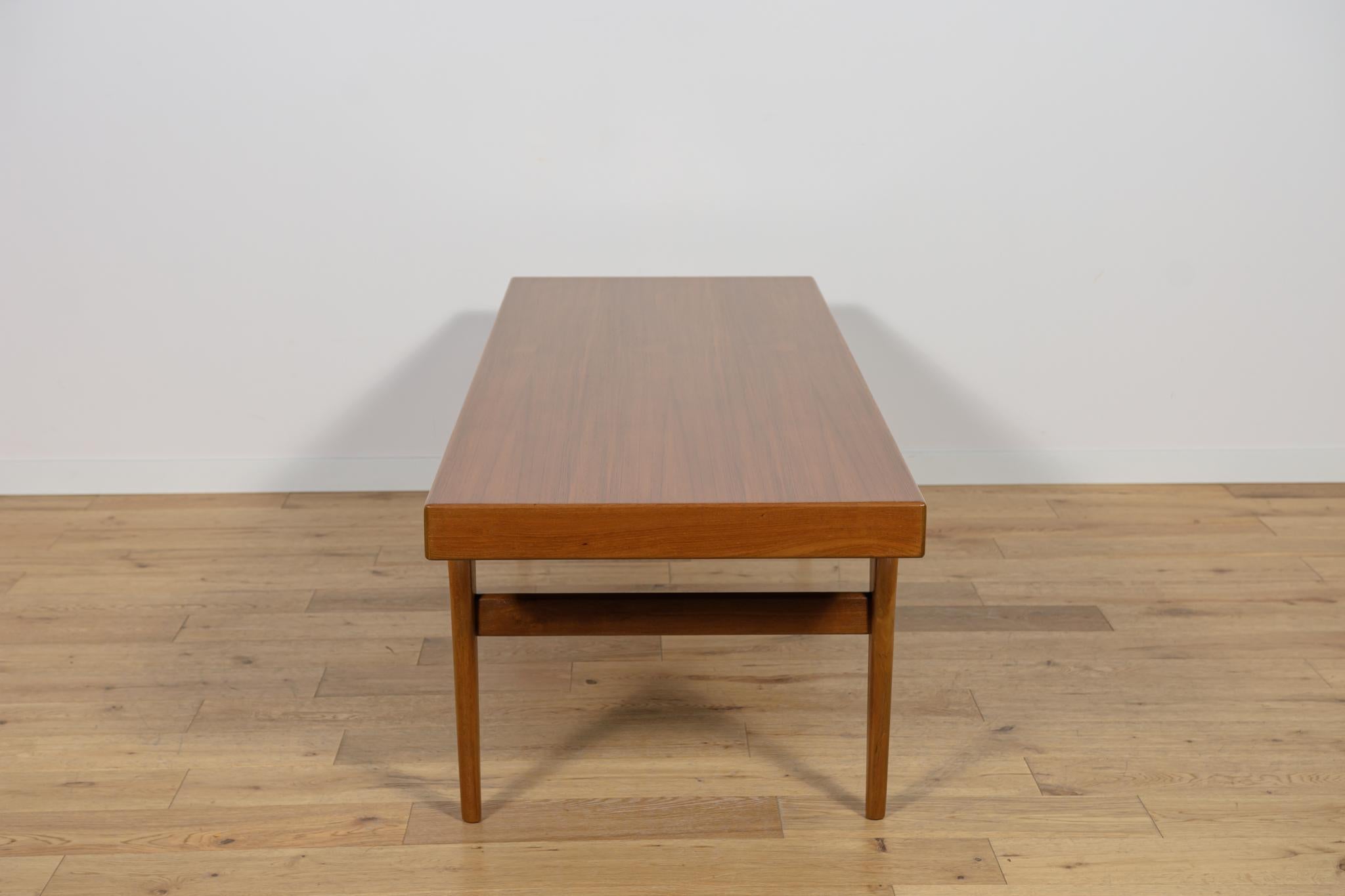 Mesa baja de teca de mediados de siglo de Johannes Andersen para CFC Silkeborg, Dinamarca. en Excelente estado para la venta en GNIEZNO, 30