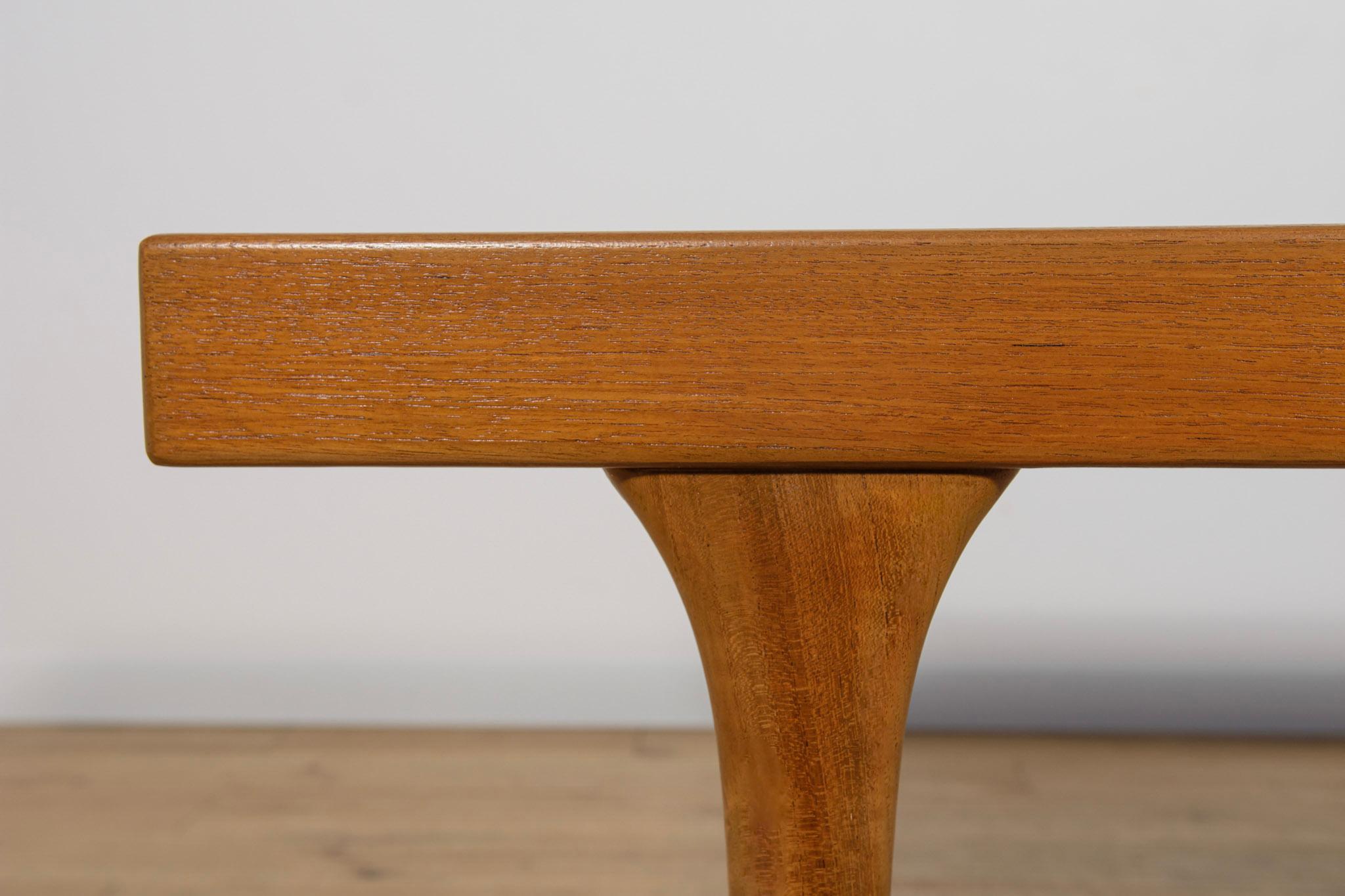 Mesa baja de teca de mediados de siglo de Johannes Andersen para CFC Silkeborg, Dinamarca. en venta 1