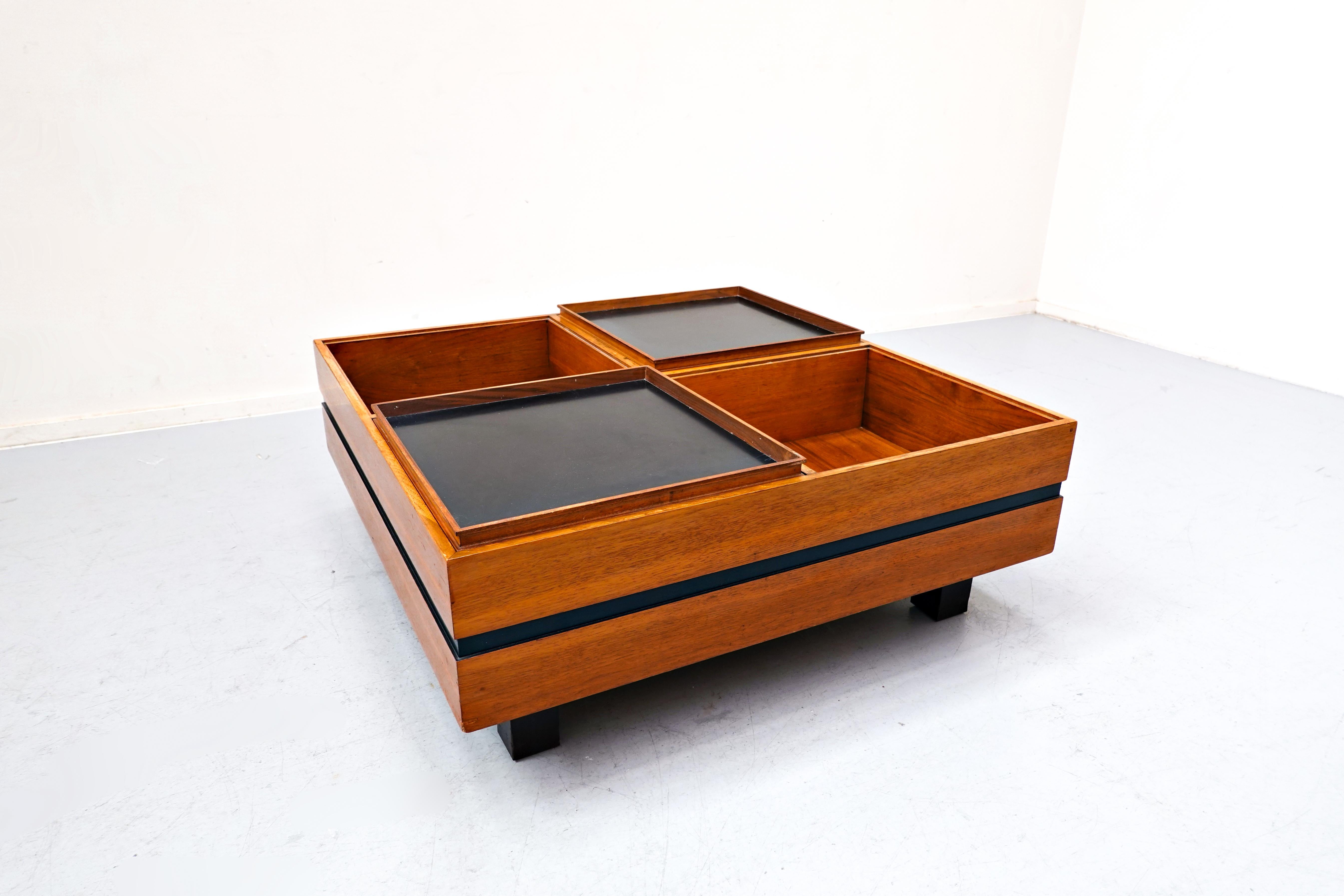 Mid-Century Teak Coffee Table by Sormani, Italy, 1970s In Good Condition In Brussels, BE