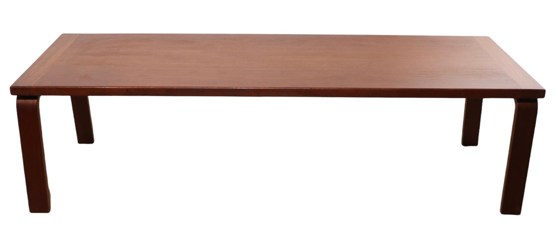 Teck Table basse en teck du milieu du siècle par Westnofa, fabriquée en Norvège, vers les années 1960/1970 en vente