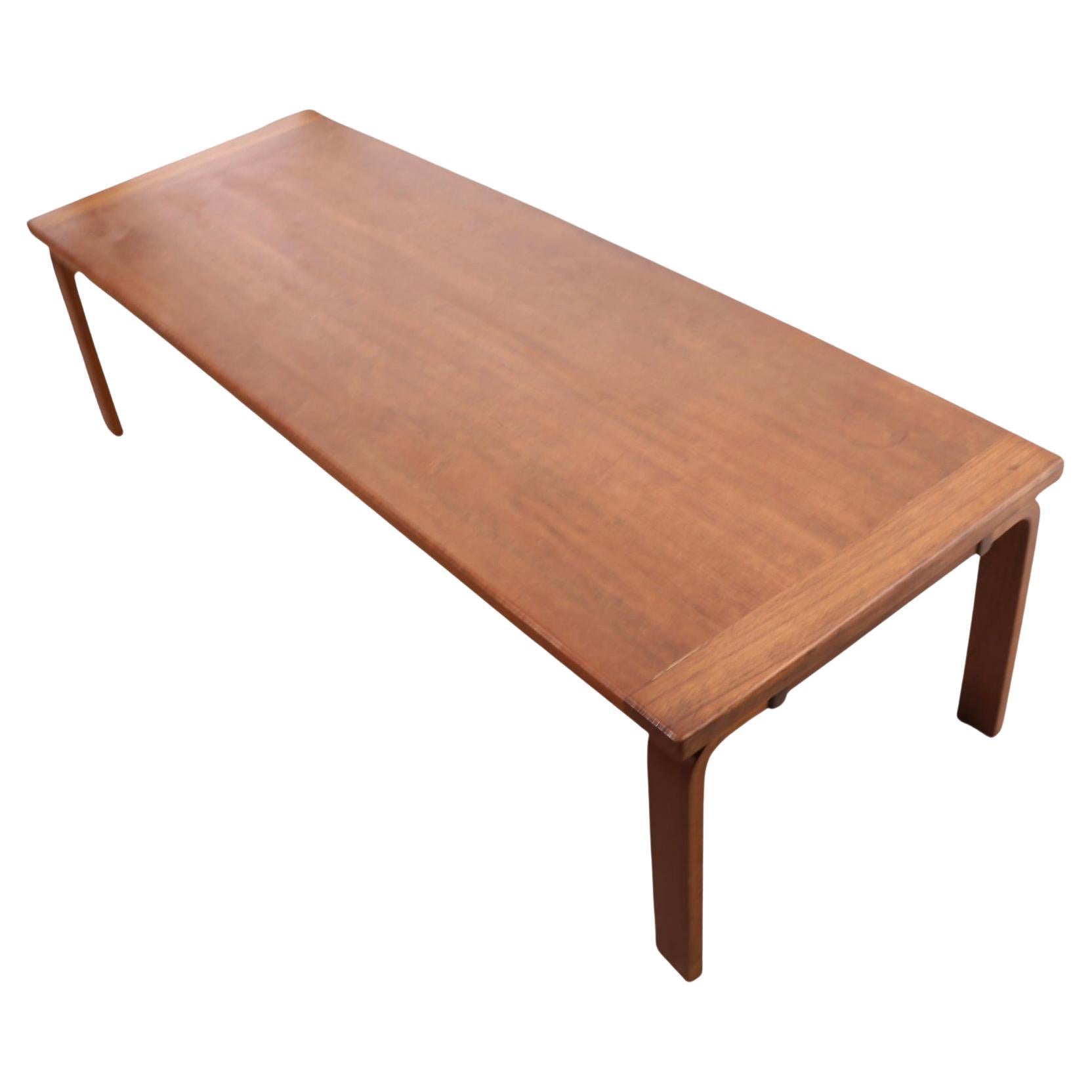 Table basse en teck du milieu du siècle par Westnofa, fabriquée en Norvège, vers les années 1960/1970