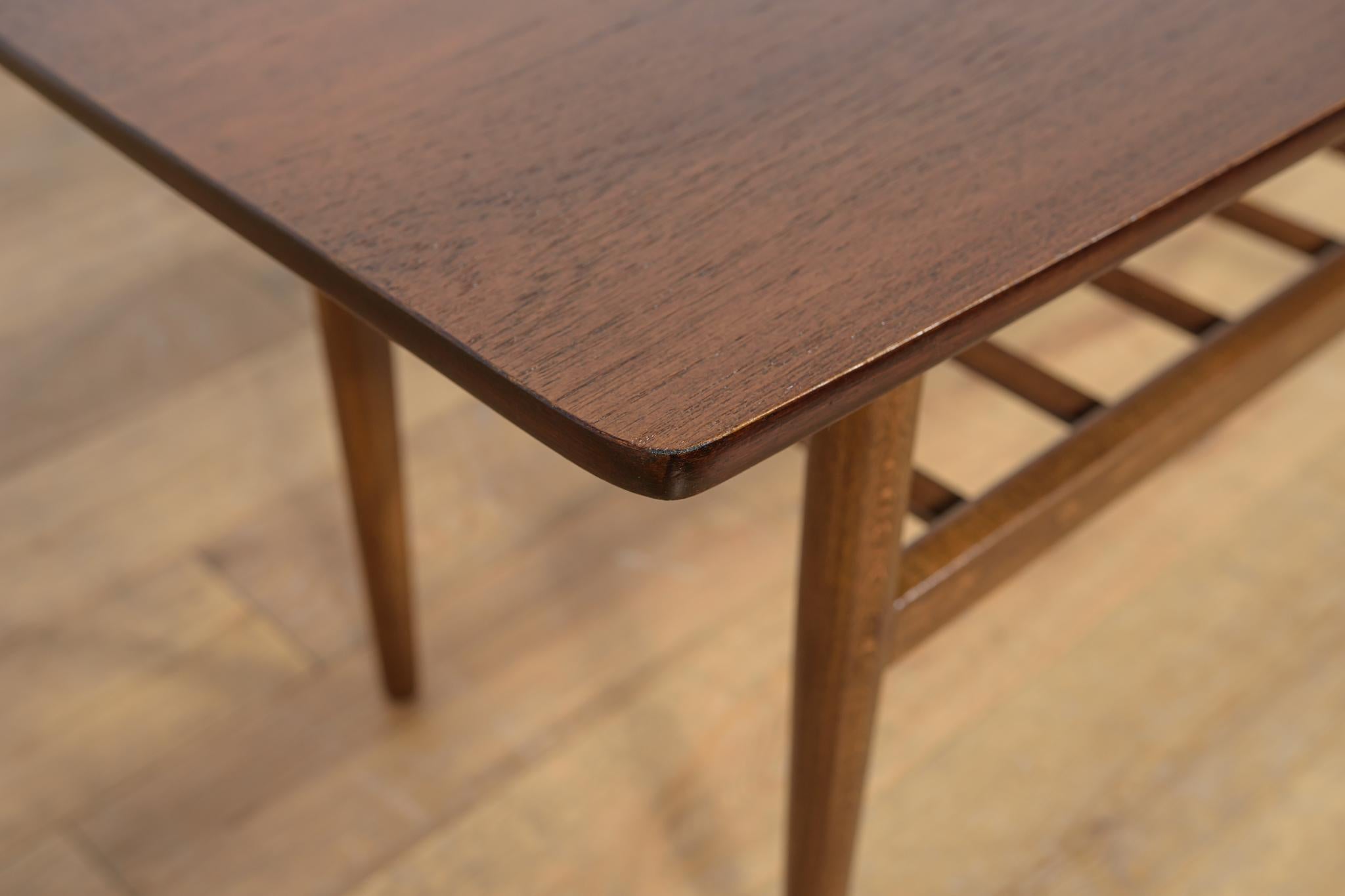 Table basse en teck du milieu du siècle, Danemark  1960s Excellent état - En vente à GNIEZNO, 30