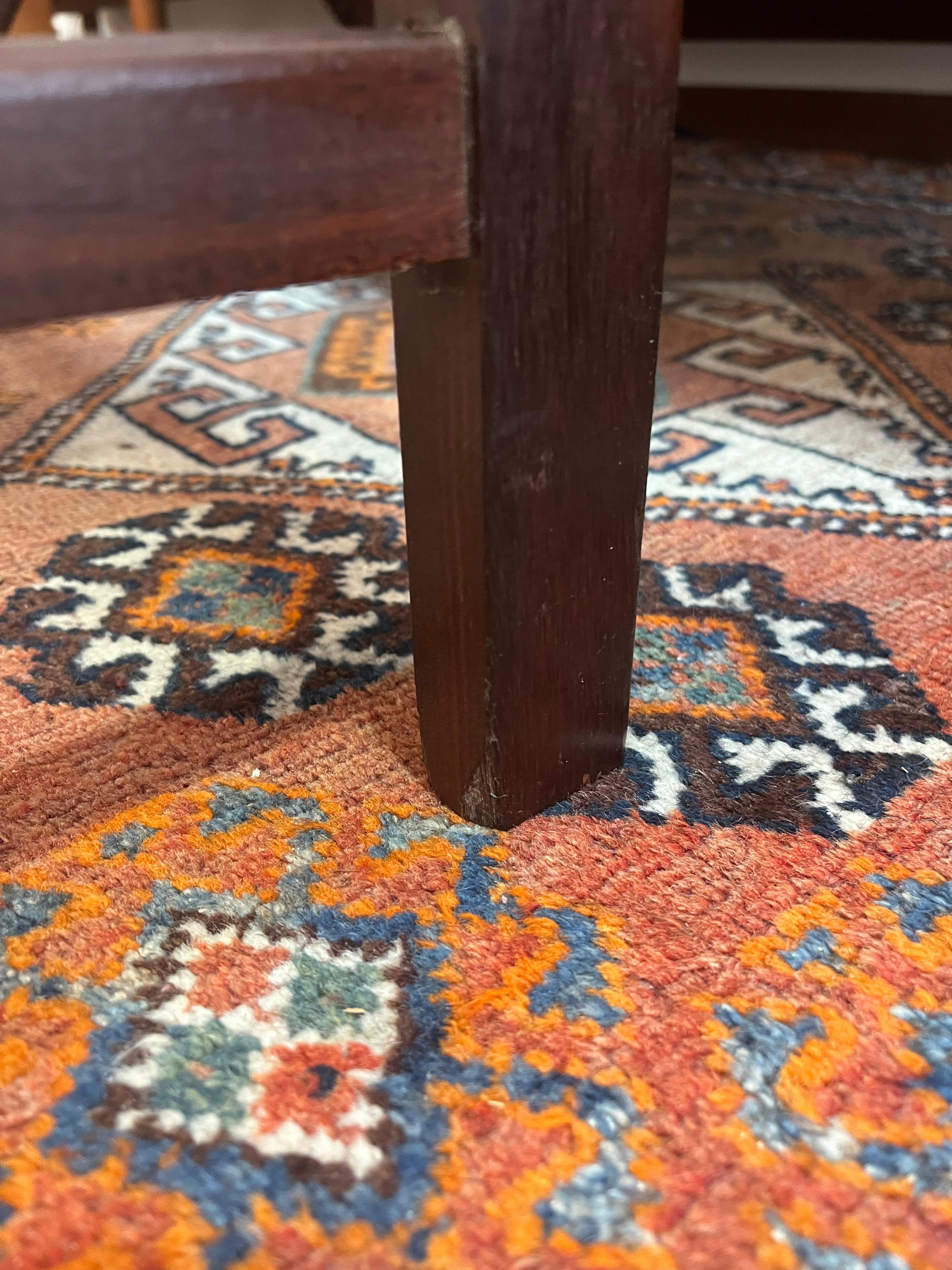 Tavolino da caffè in teak del metà secolo in vendita 4