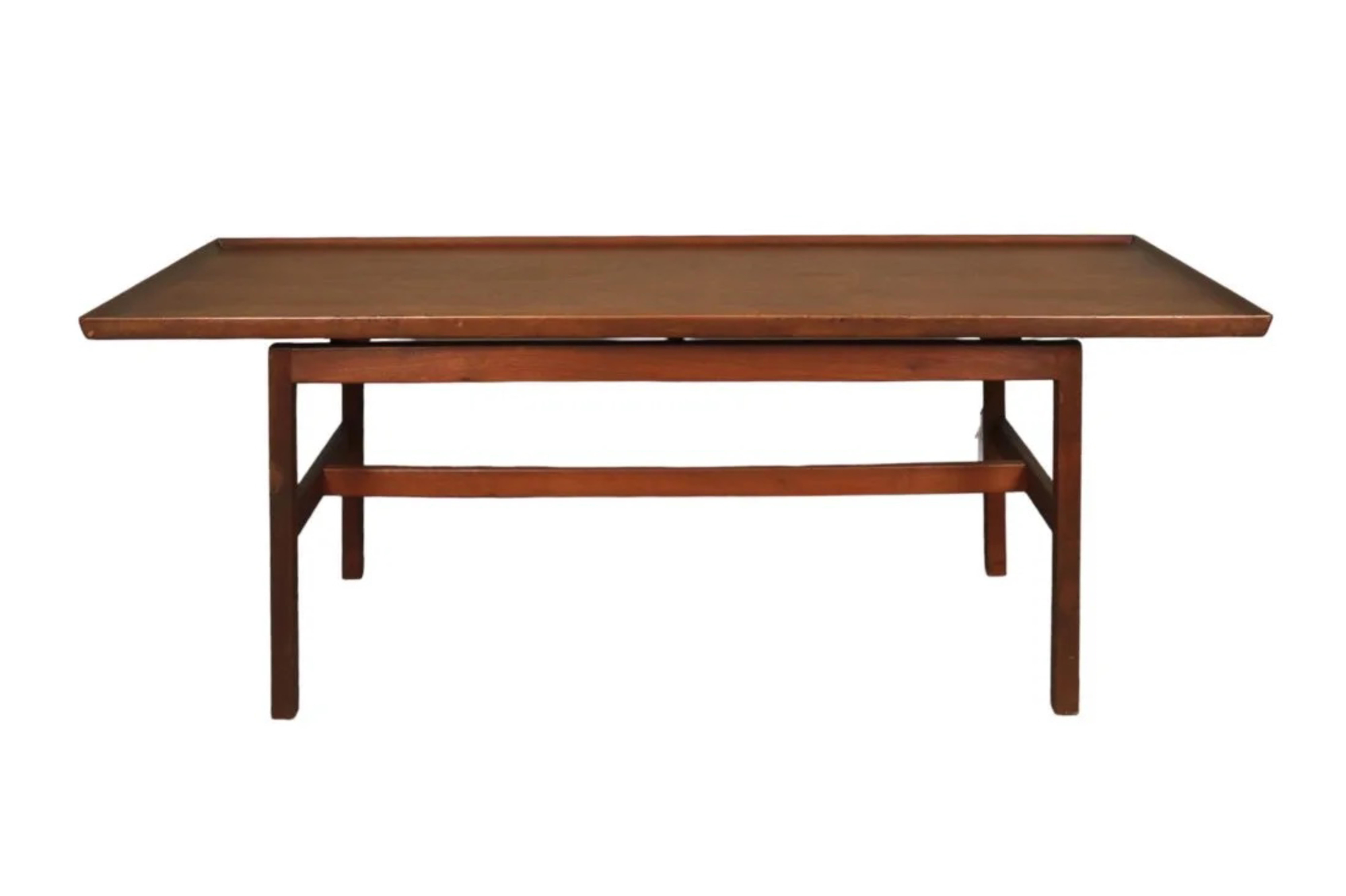 Mid-Century Modern Table basse en teck du milieu du siècle en vente