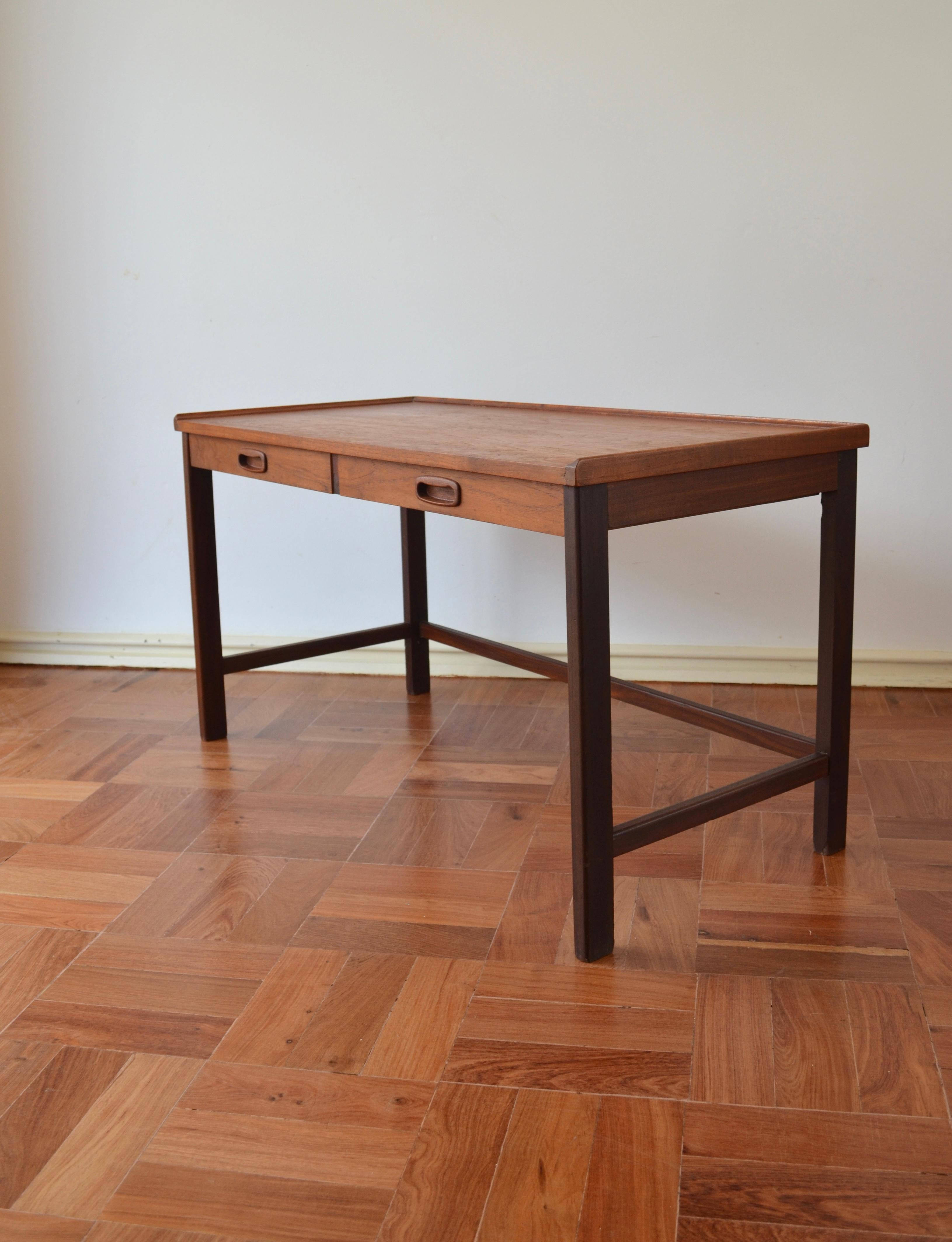 Metà XX secolo Tavolino da caffè in teak del metà secolo in vendita