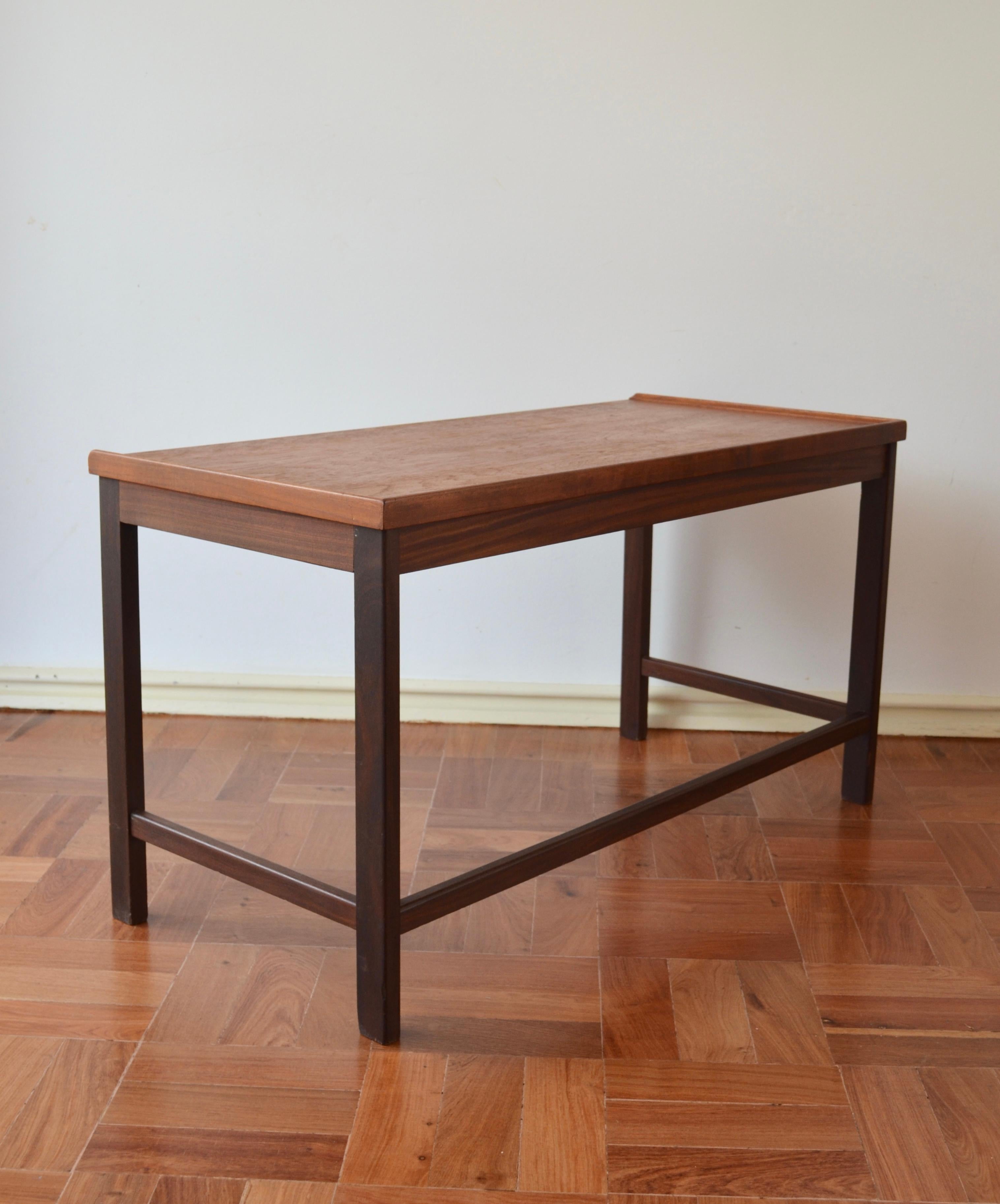 Tavolino da caffè in teak del metà secolo in vendita 1