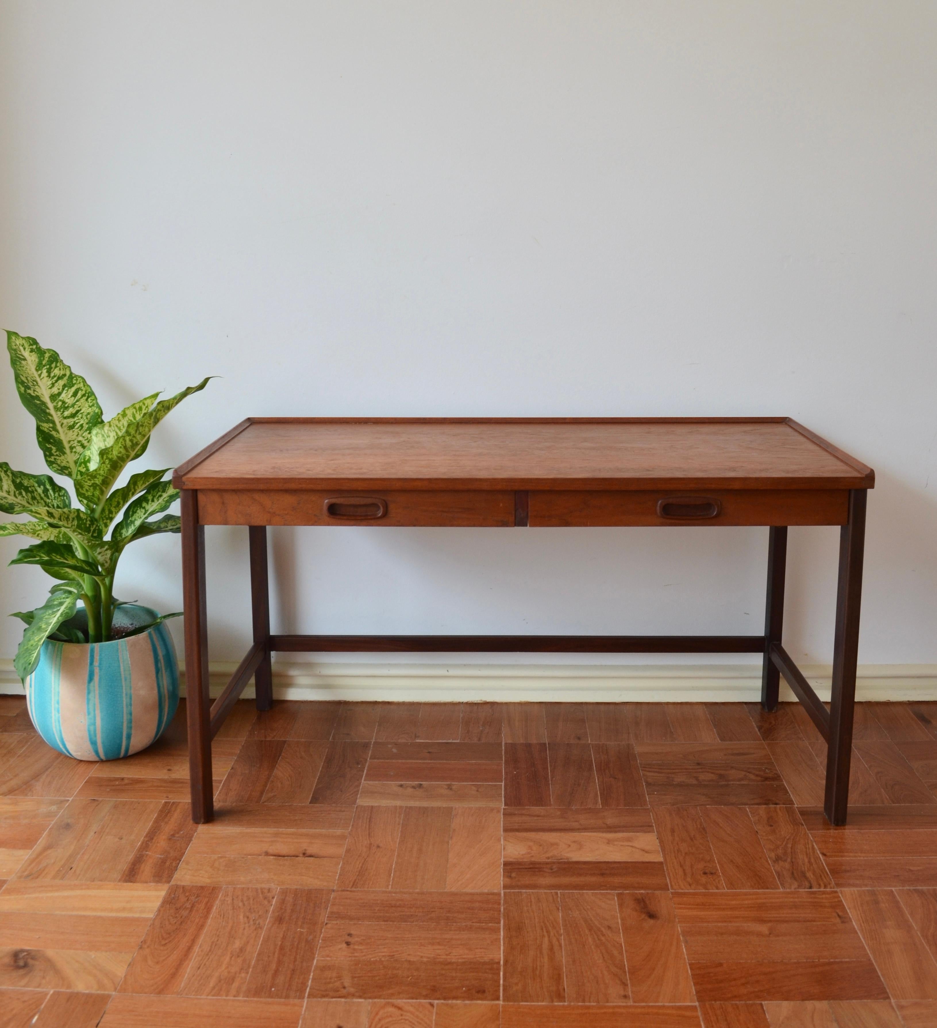 Tavolino da caffè in teak del metà secolo in vendita 2