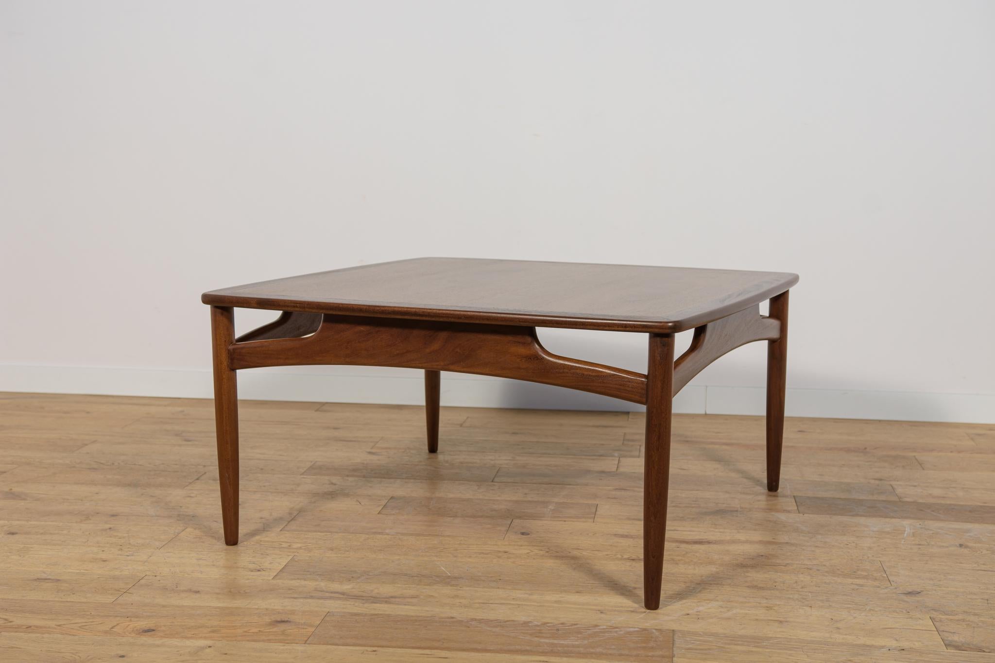 Mesa baja de teca Mid Century de G-Plan, Reino Unido, años 60 en Excelente estado para la venta en GNIEZNO, 30
