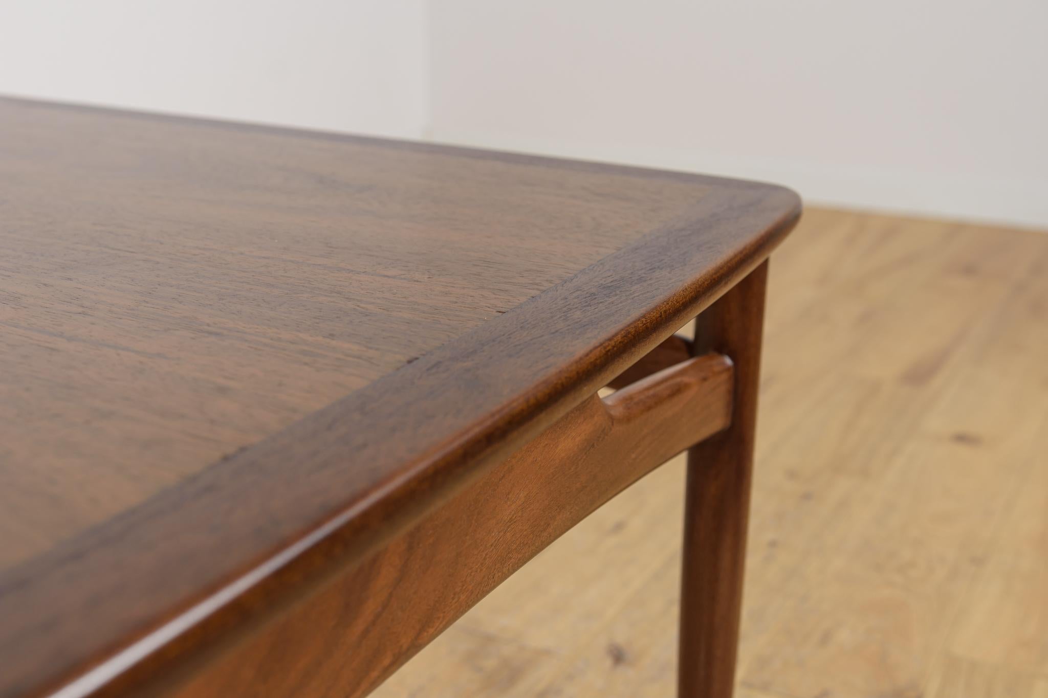 Mesa baja de teca Mid Century de G-Plan, Reino Unido, años 60 en venta 1