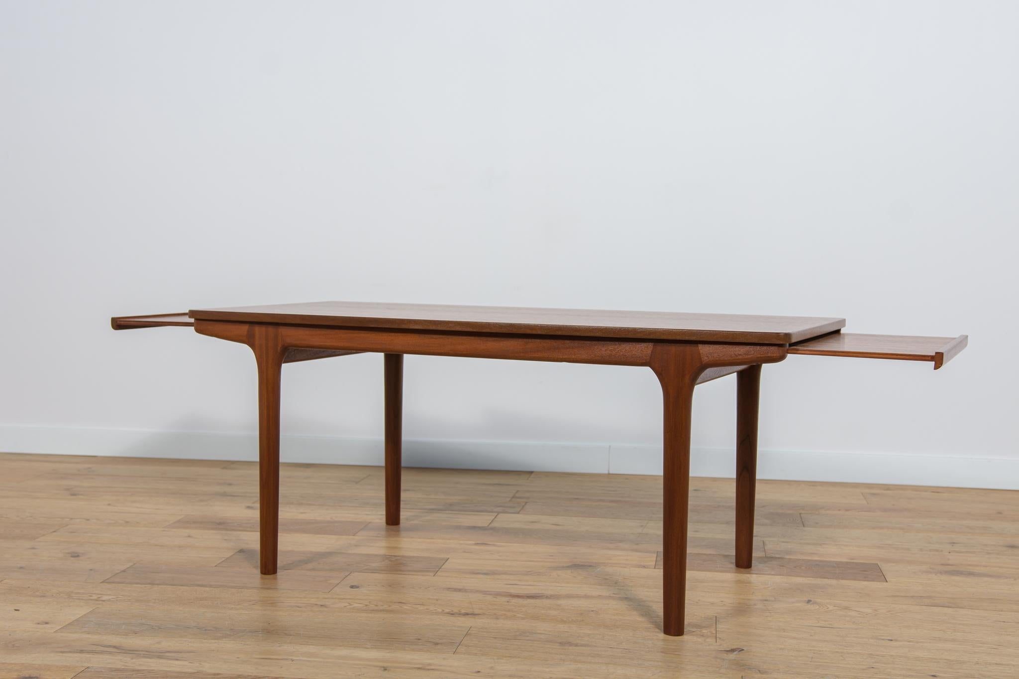 Mid-Century Teak Coffee Table from McIntosh, 1960s For Sale 4