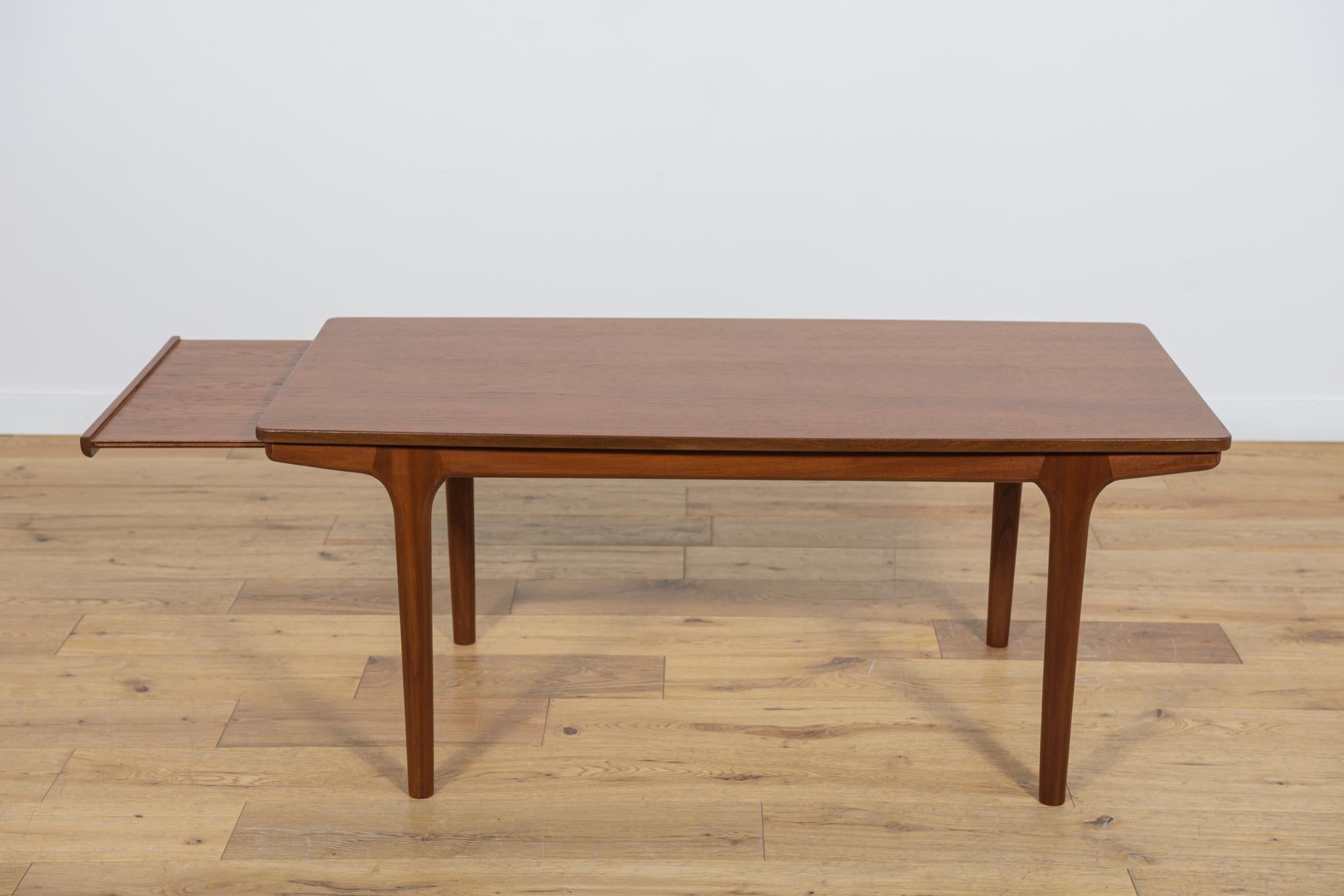Mid-Century Teak Coffee Table from McIntosh, 1960s In Excellent Condition For Sale In GNIEZNO, 30