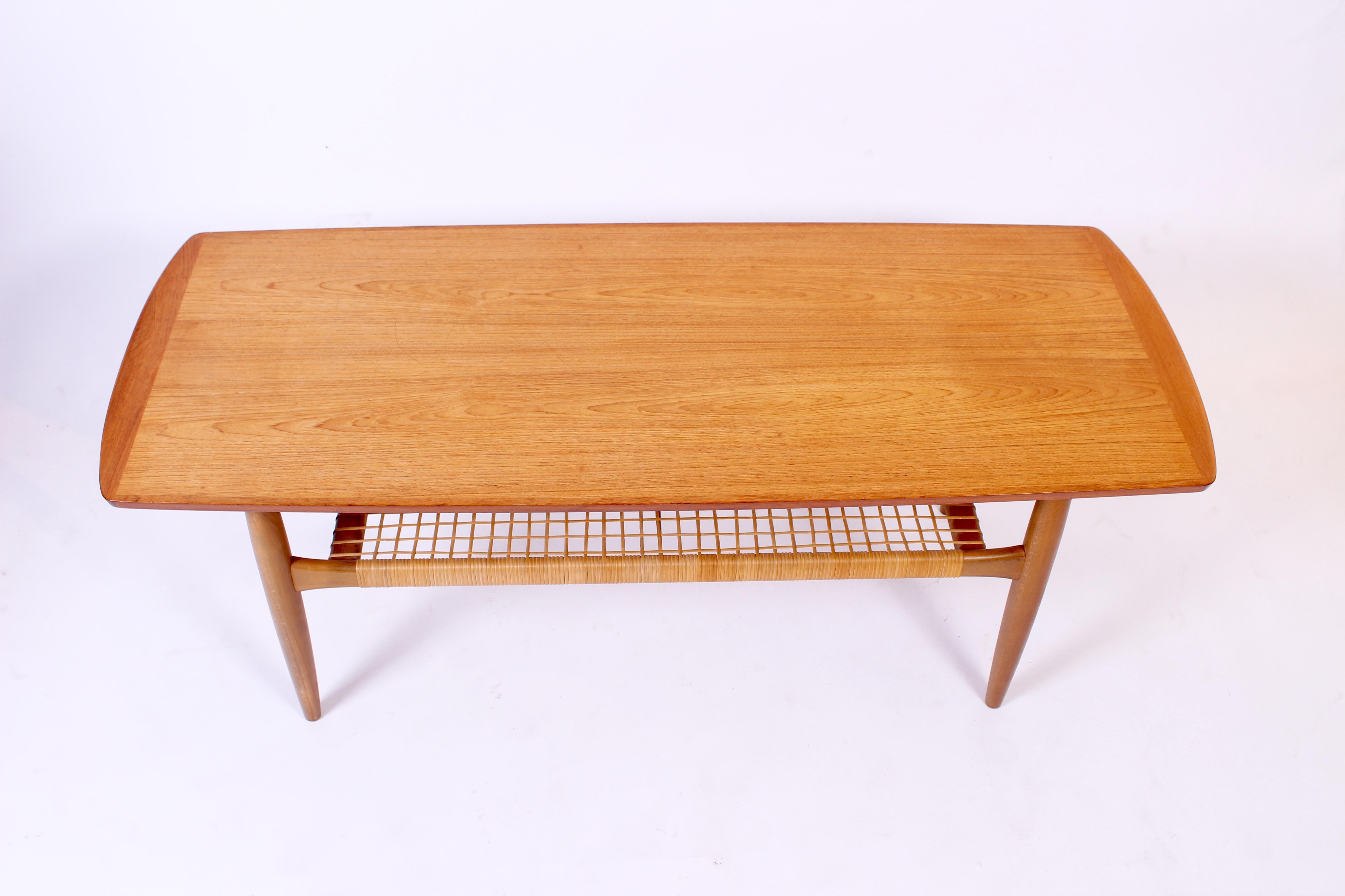 Midcentury Teak Coffee Table with Rattan Shelf by Kurt Østervig, 1950s In Good Condition In Malmo, SE