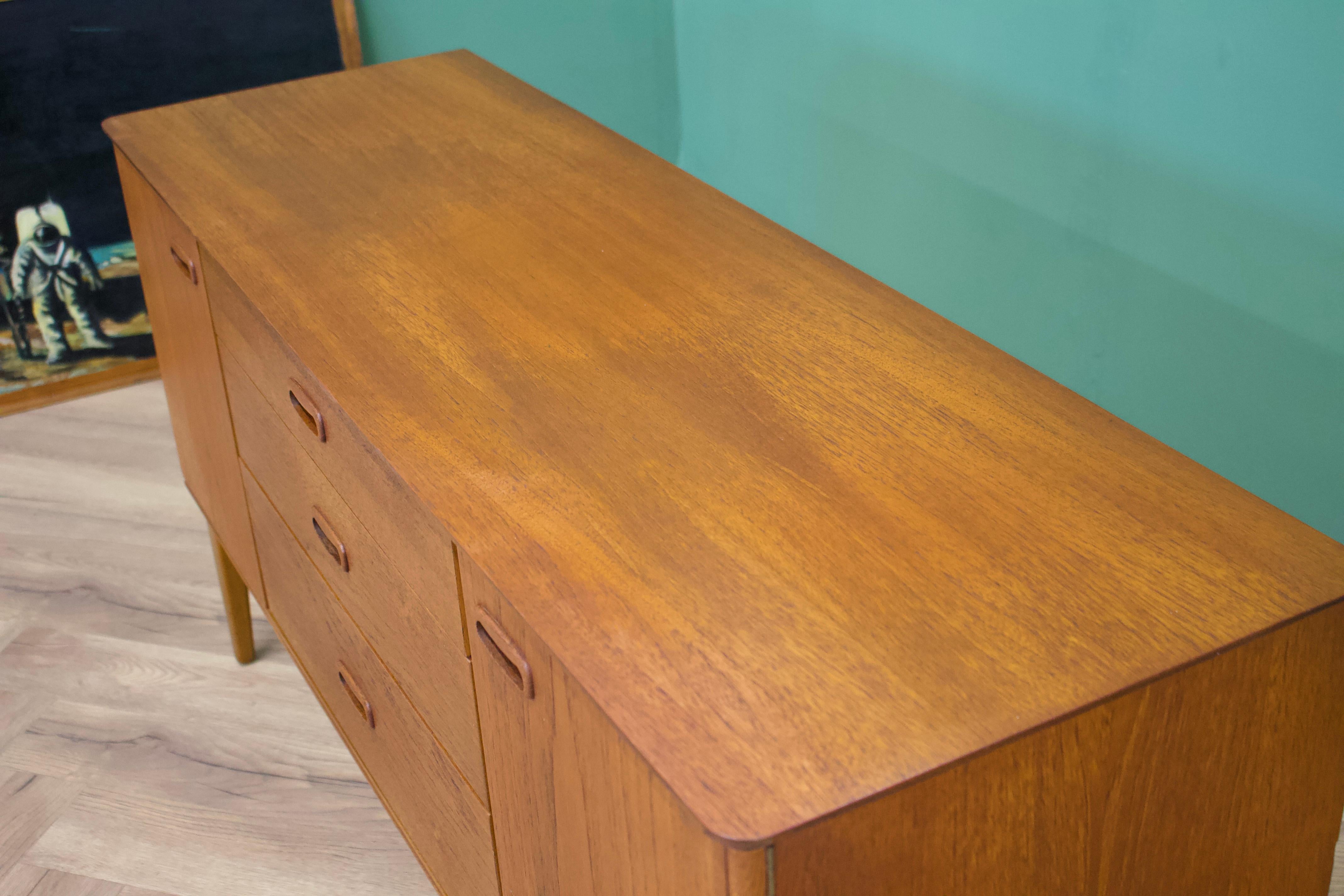 Mid Century Teak Compact Sideboard from Austinsuite, 1960s In Good Condition In South Shields, GB