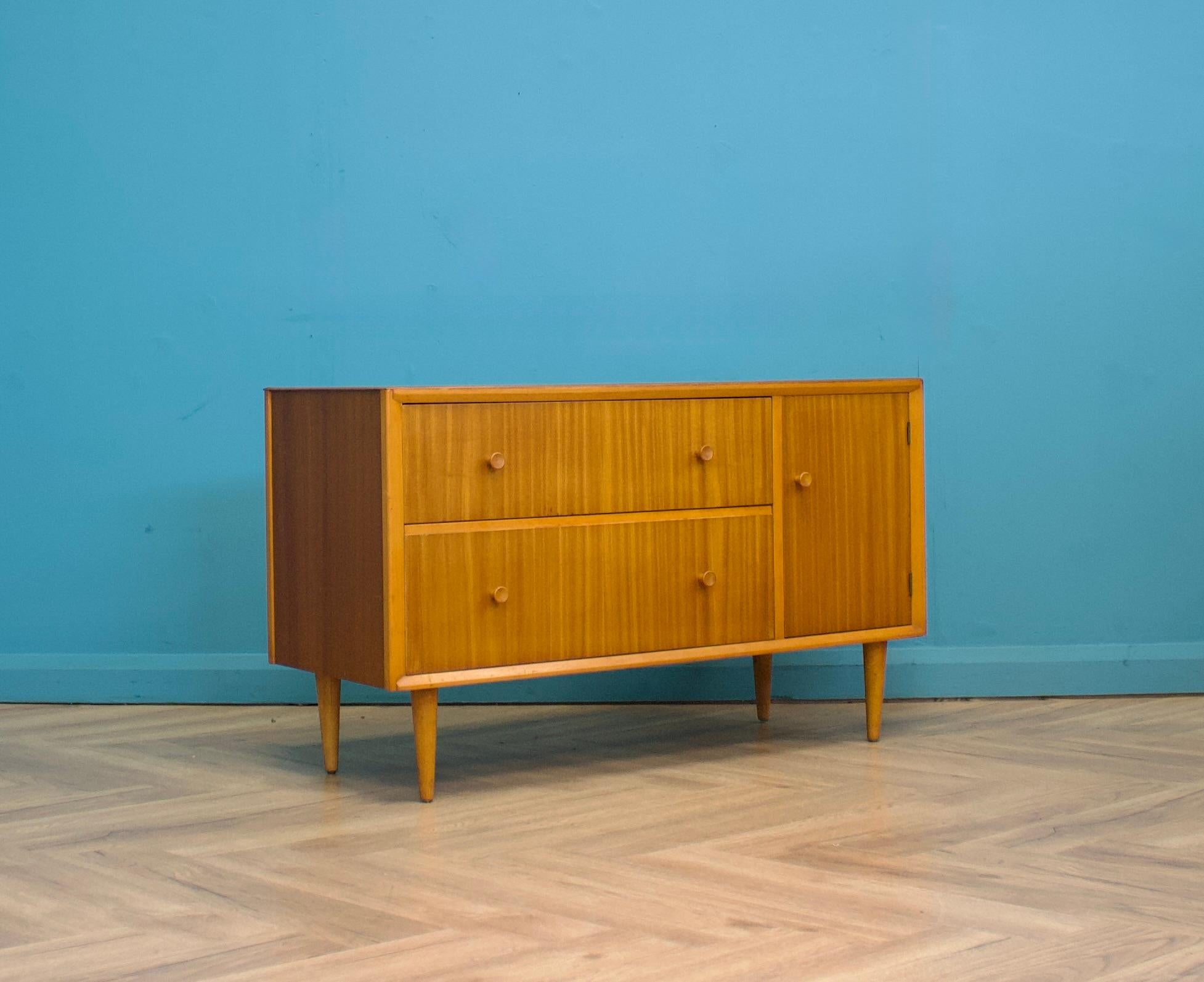 Mid-Century Modern Enfilade compact en teck du milieu du siècle dernier de CWS, années 1960 en vente