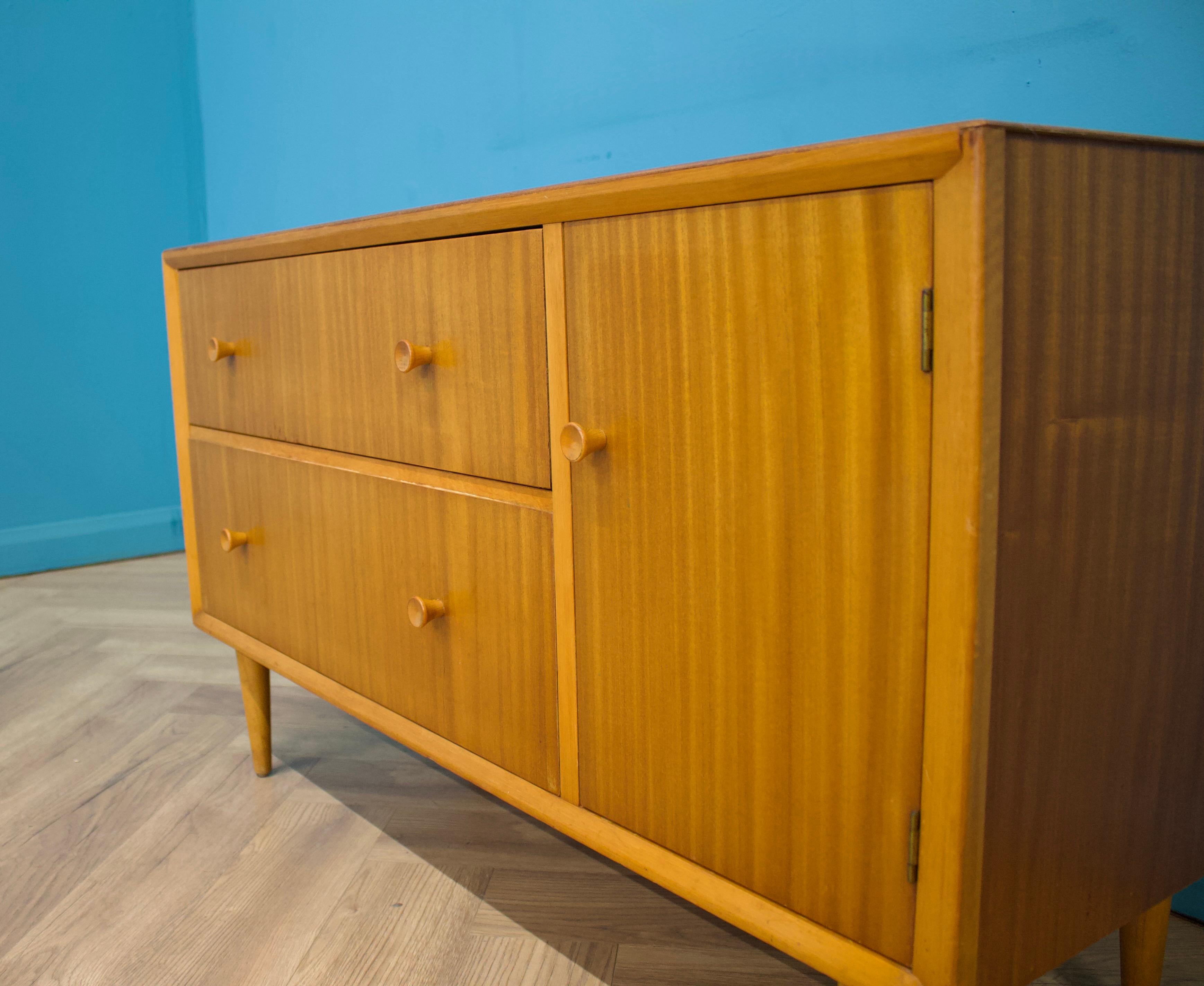 Enfilade compact en teck du milieu du siècle dernier de CWS, années 1960 Bon état - En vente à South Shields, GB