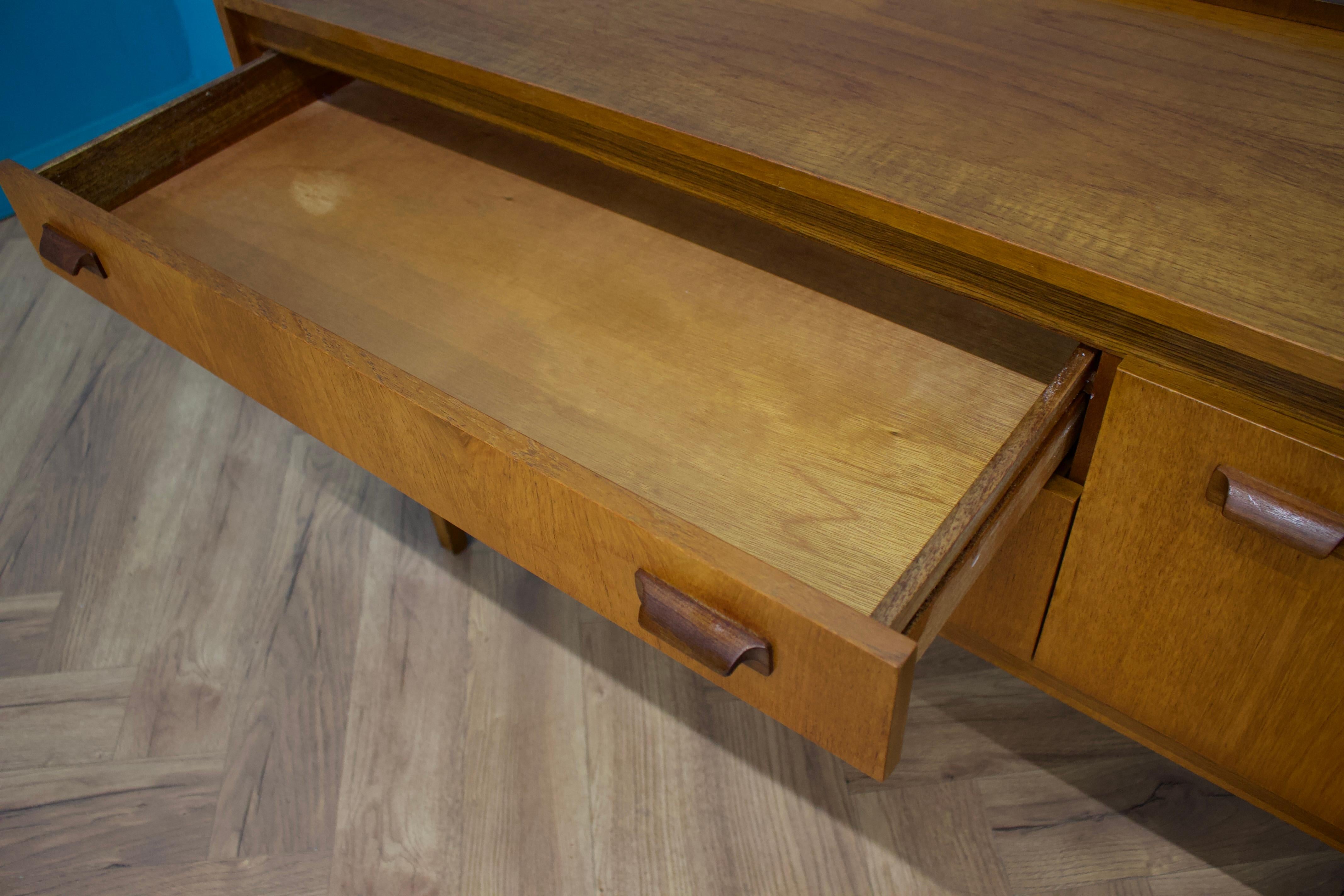Kompaktes Sideboard aus Teakholz aus der Mitte des Jahrhunderts von Wrighton, 1960er Jahre (Poliert) im Angebot