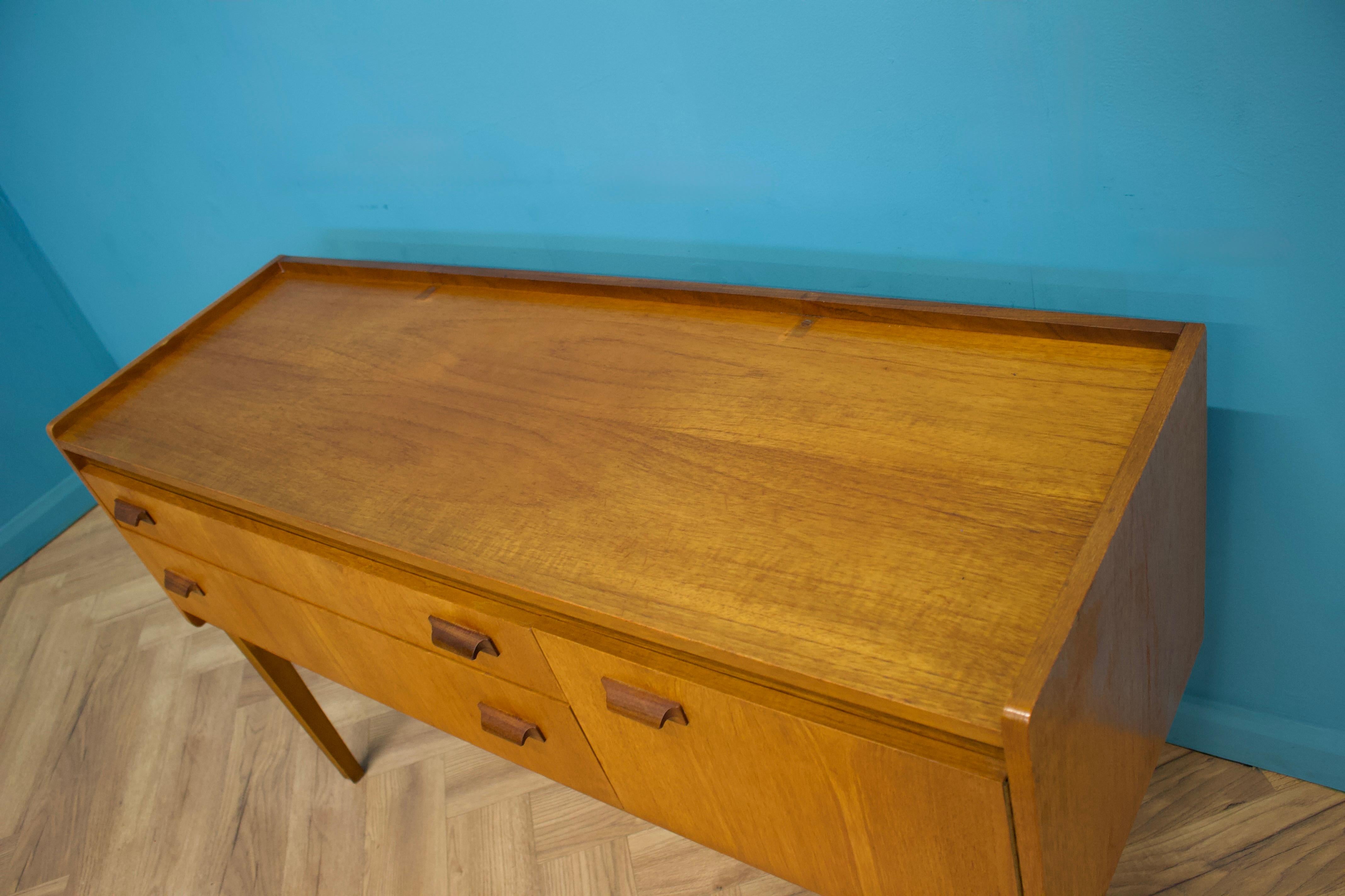 Kompaktes Sideboard aus Teakholz aus der Mitte des Jahrhunderts von Wrighton, 1960er Jahre (20. Jahrhundert) im Angebot